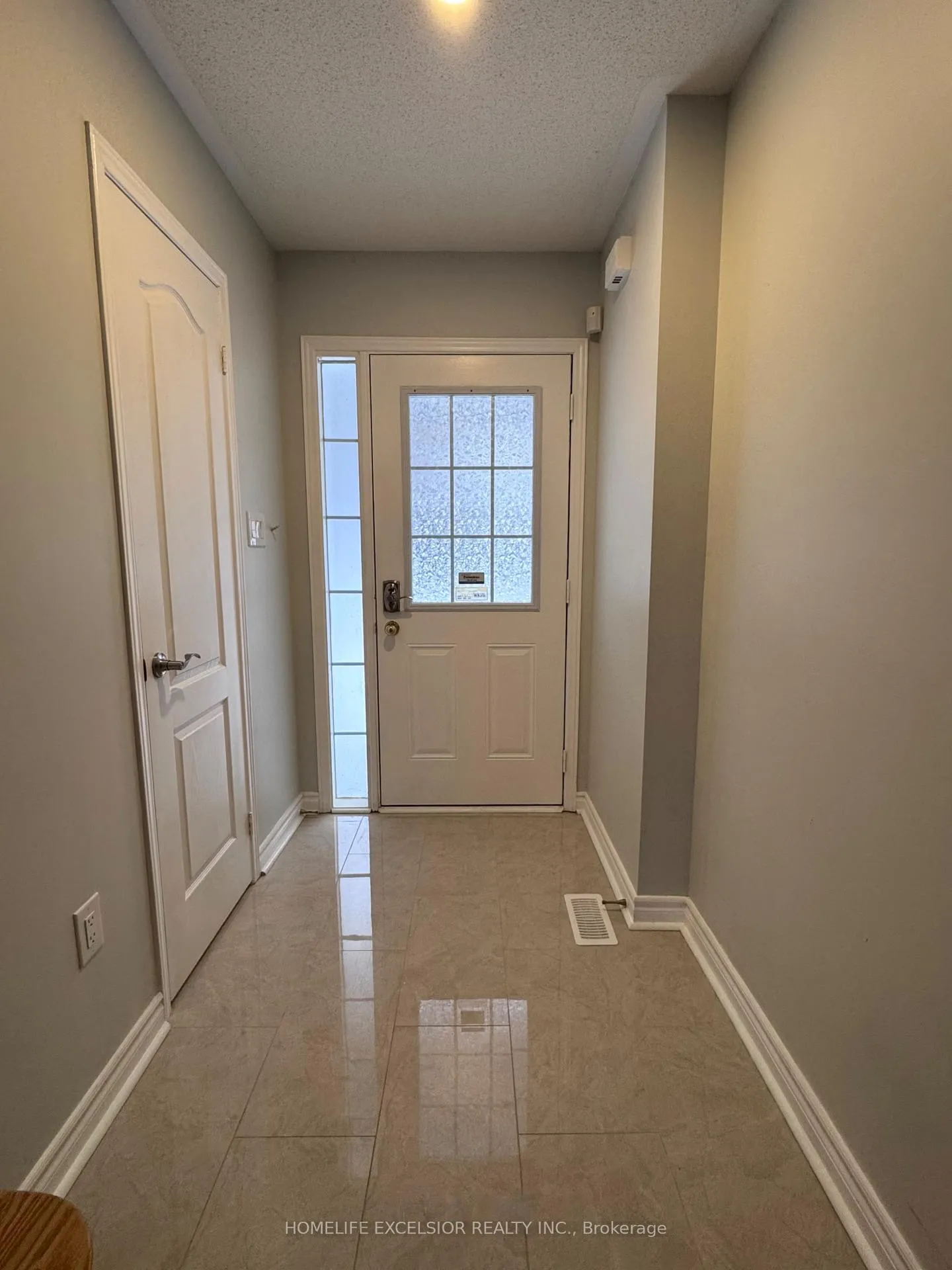 Photo 3 of 101 Prince Charles Way, Markham, Berczy — HOMEH