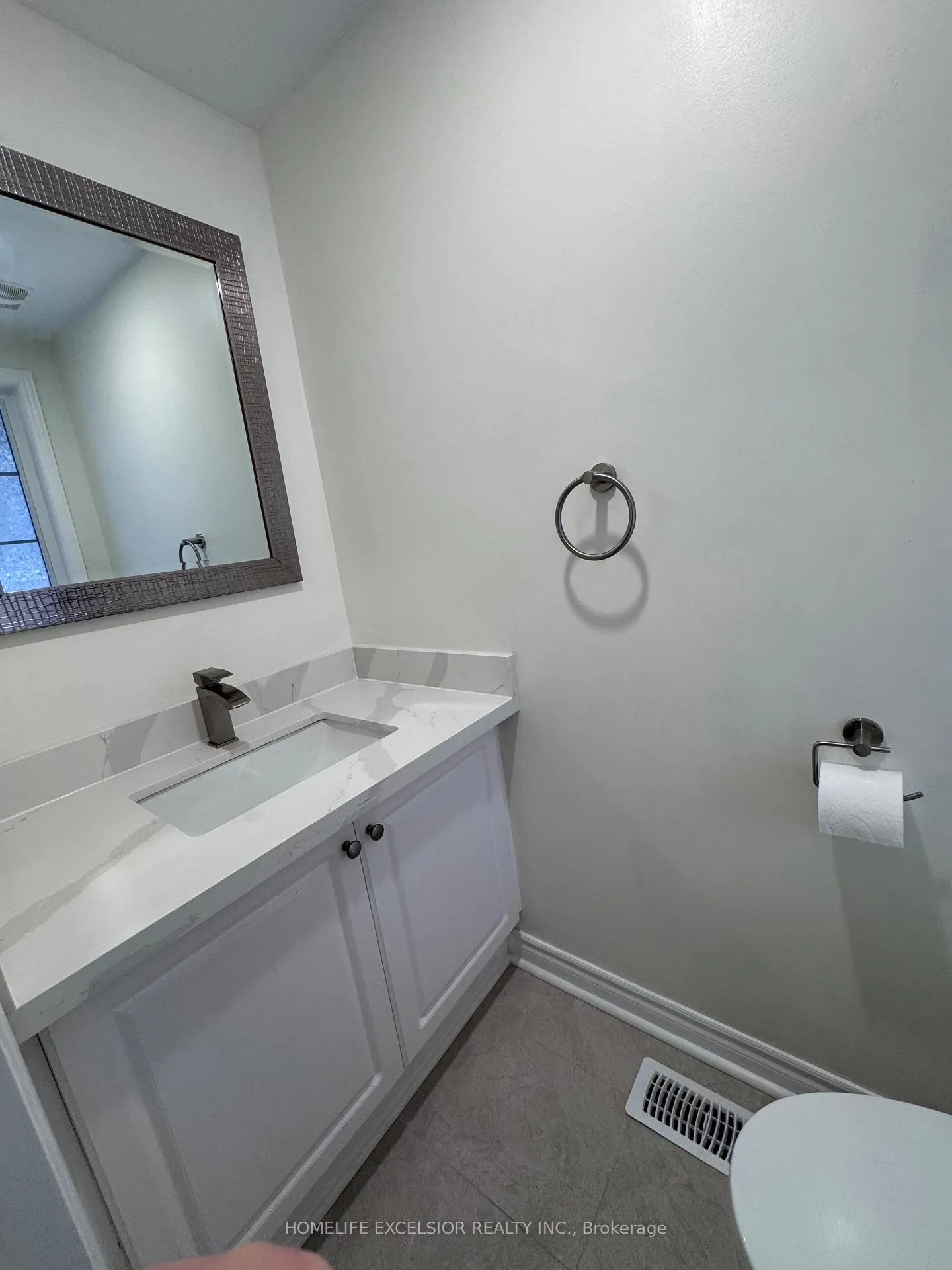Photo 4 of 101 Prince Charles Way, Markham, Berczy — HOMEH