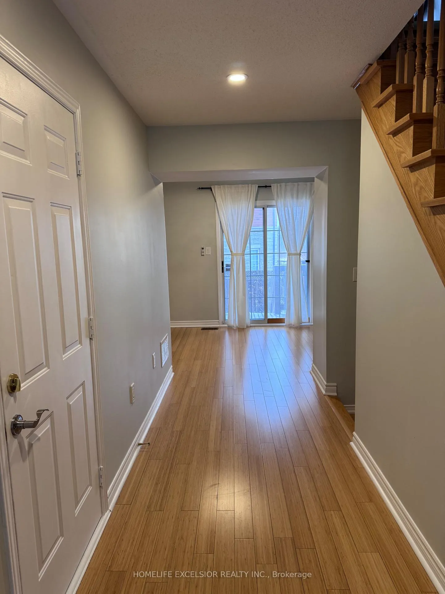 Photo 5 of 101 Prince Charles Way, Markham, Berczy — HOMEH