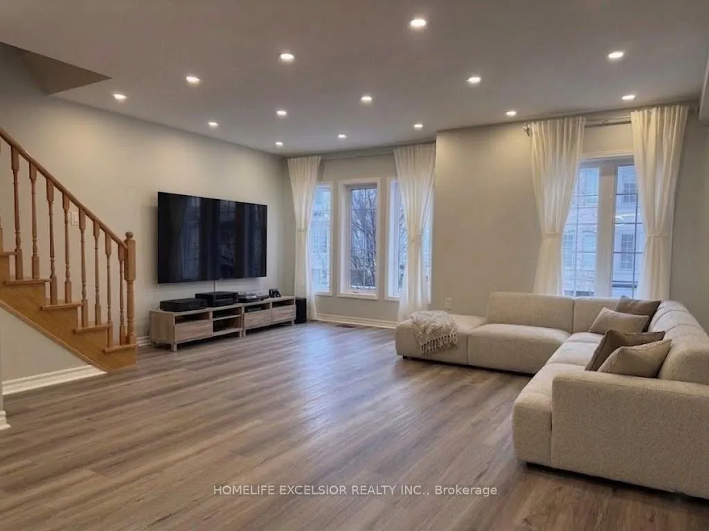 Photo 11 of 101 Prince Charles Way, Markham, Berczy — HOMEH