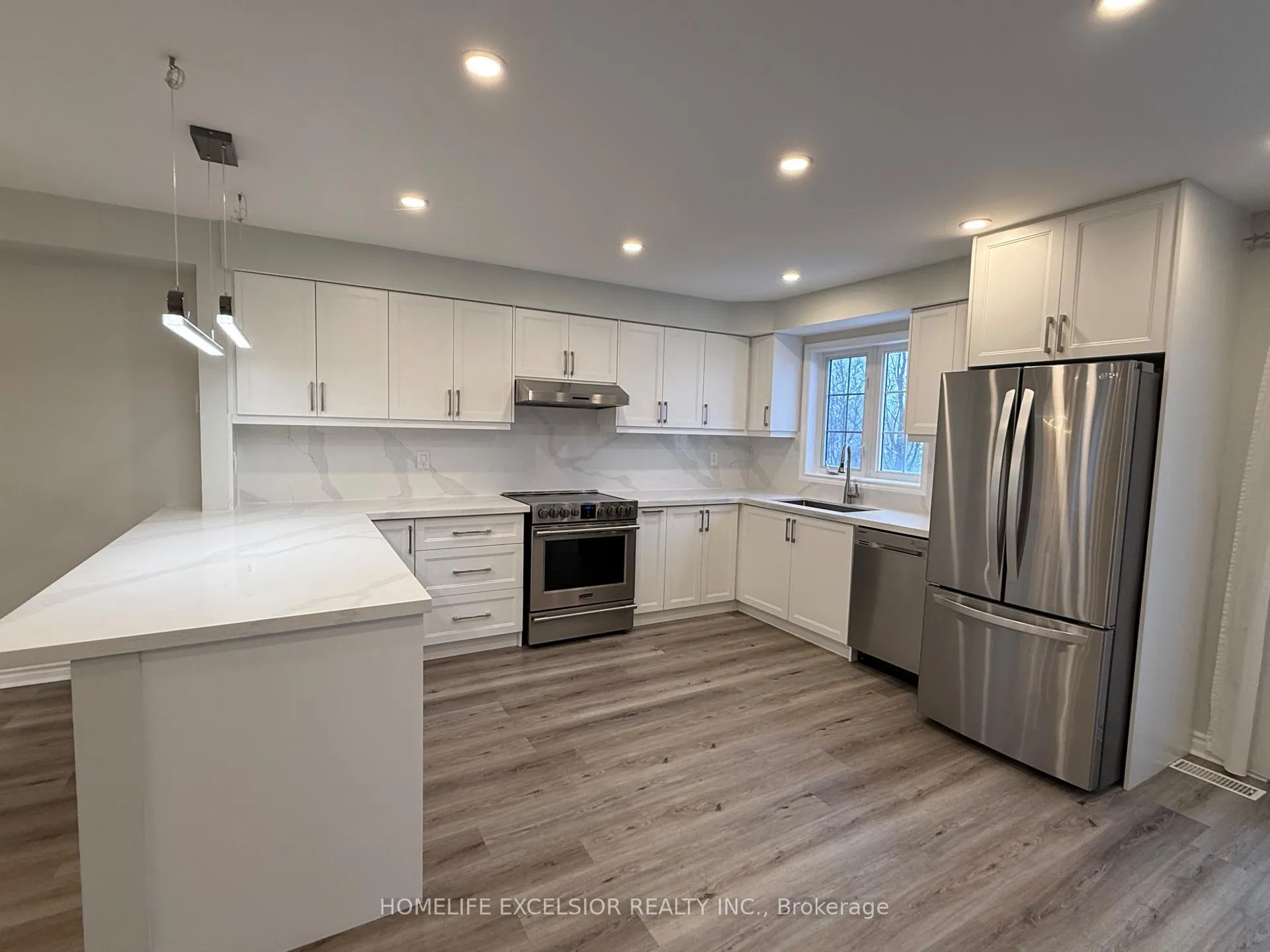 Photo 13 of 101 Prince Charles Way, Markham, Berczy — HOMEH