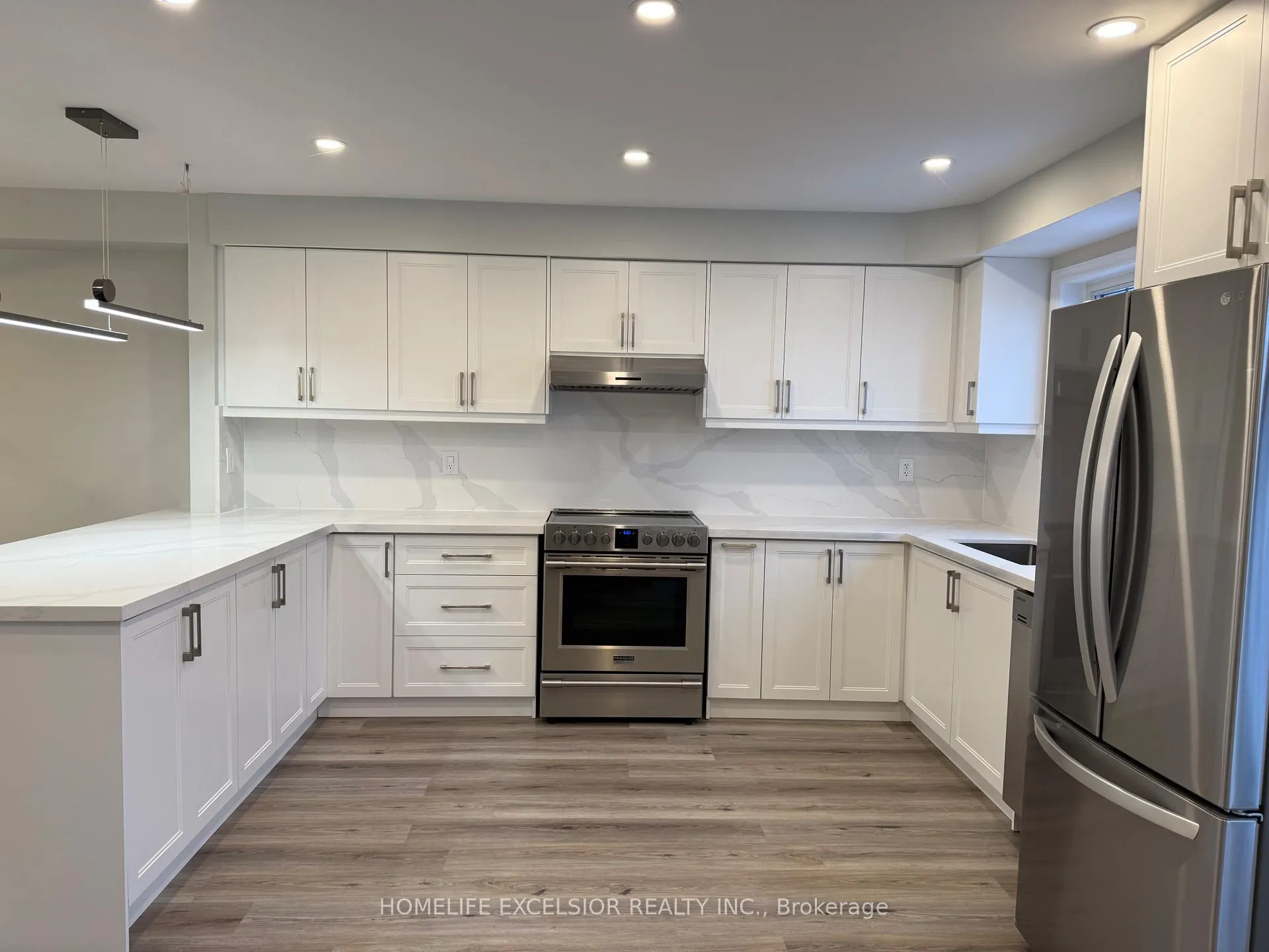Photo 14 of 101 Prince Charles Way, Markham, Berczy — HOMEH
