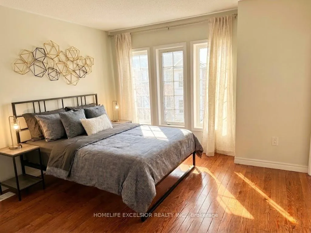 Photo 18 of 101 Prince Charles Way, Markham, Berczy — HOMEH