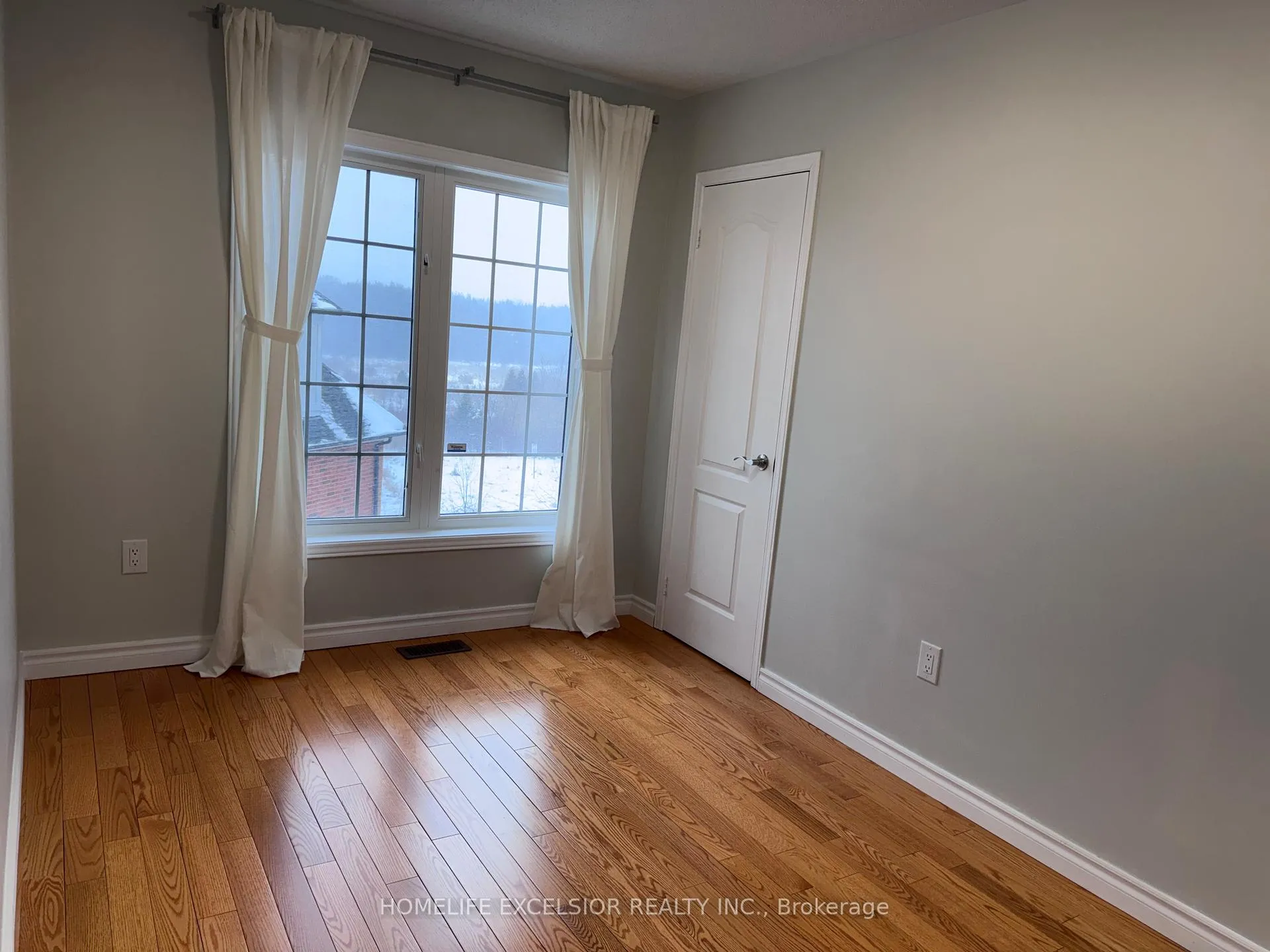 Photo 22 of 101 Prince Charles Way, Markham, Berczy — HOMEH