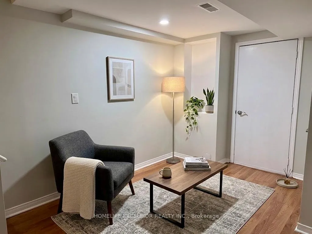Photo 25 of 101 Prince Charles Way, Markham, Berczy — HOMEH