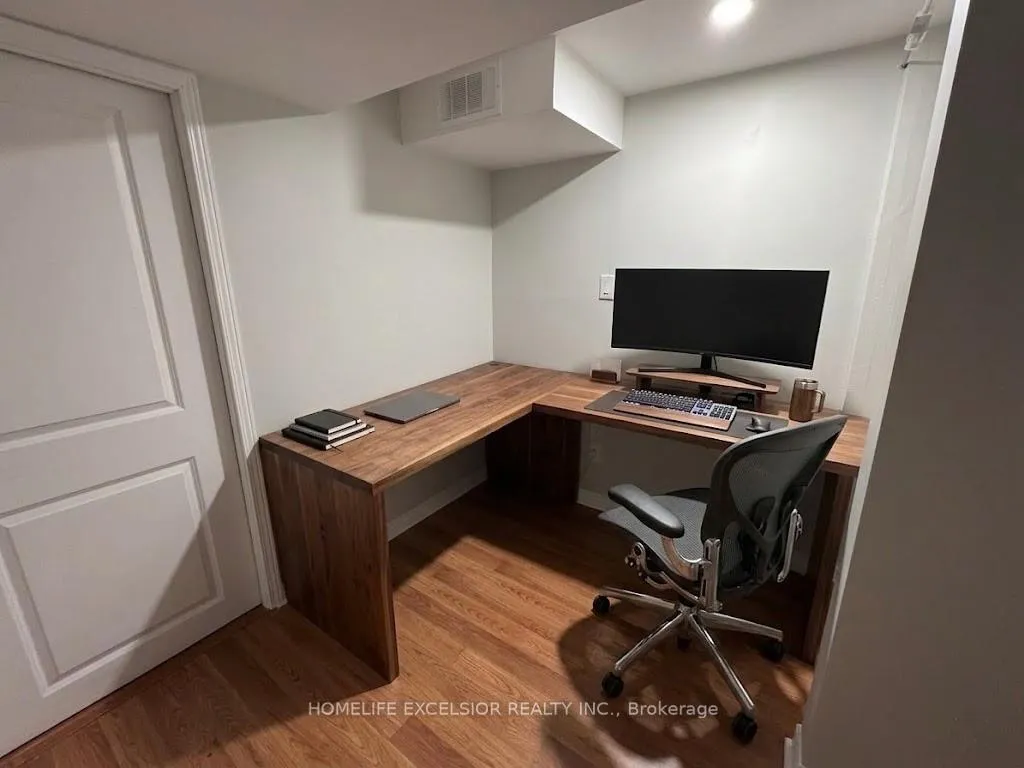 Photo 27 of 101 Prince Charles Way, Markham, Berczy — HOMEH