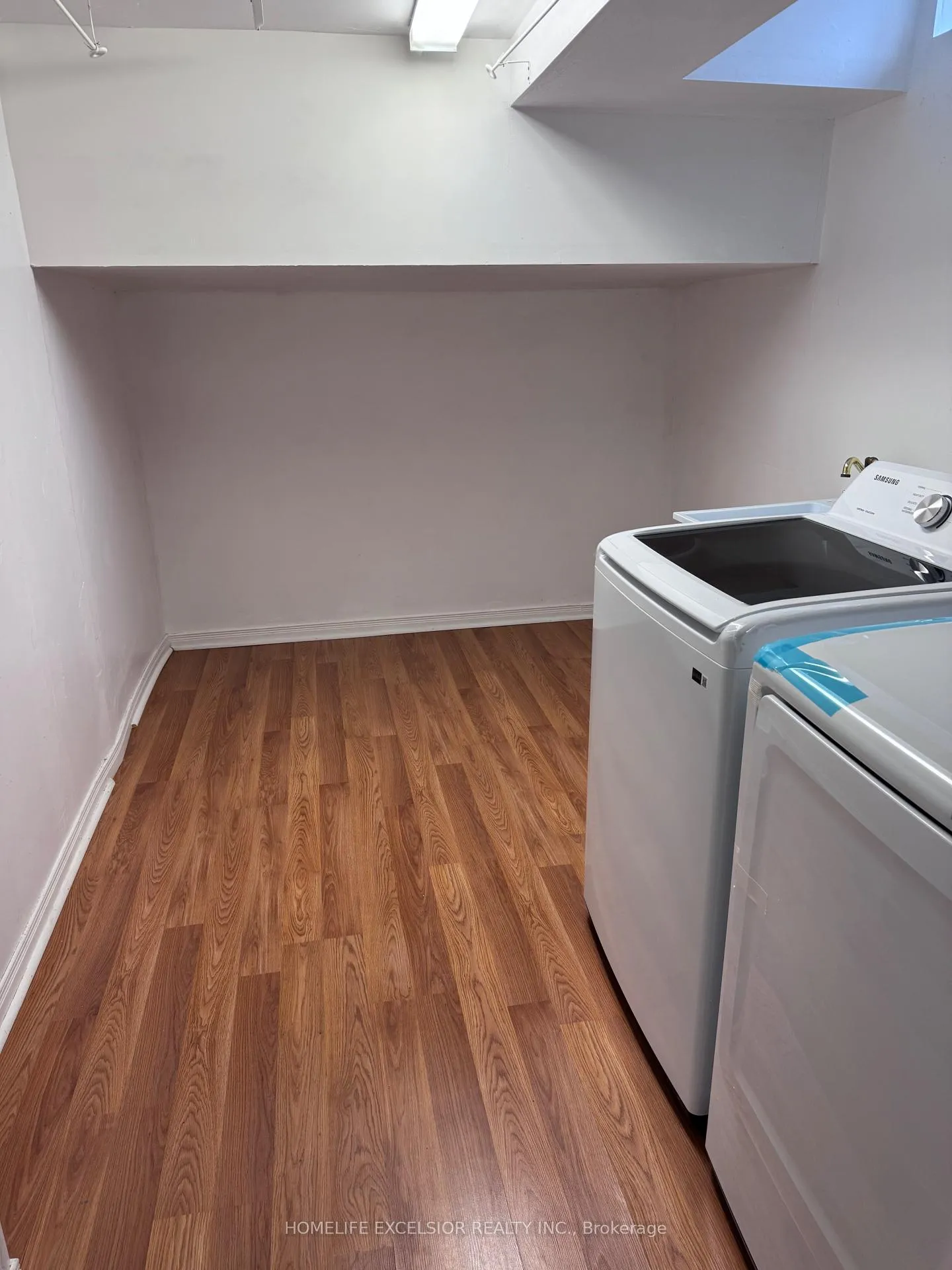 Photo 31 of 101 Prince Charles Way, Markham, Berczy — HOMEH