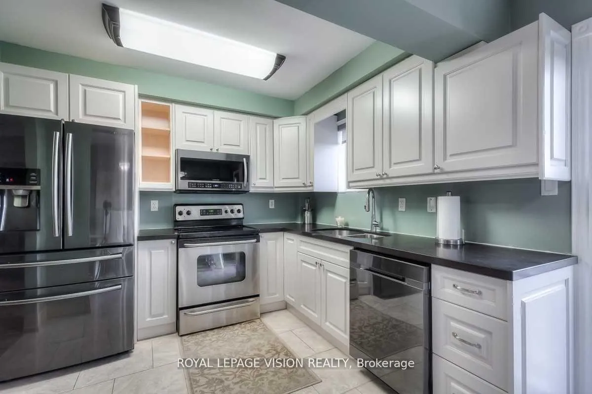 Photo 5 of 227 Stonebriar Drive, Vaughan, Maple — HOMEH