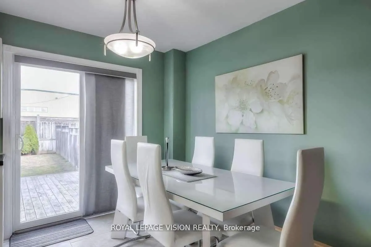 Photo 6 of 227 Stonebriar Drive, Vaughan, Maple — HOMEH