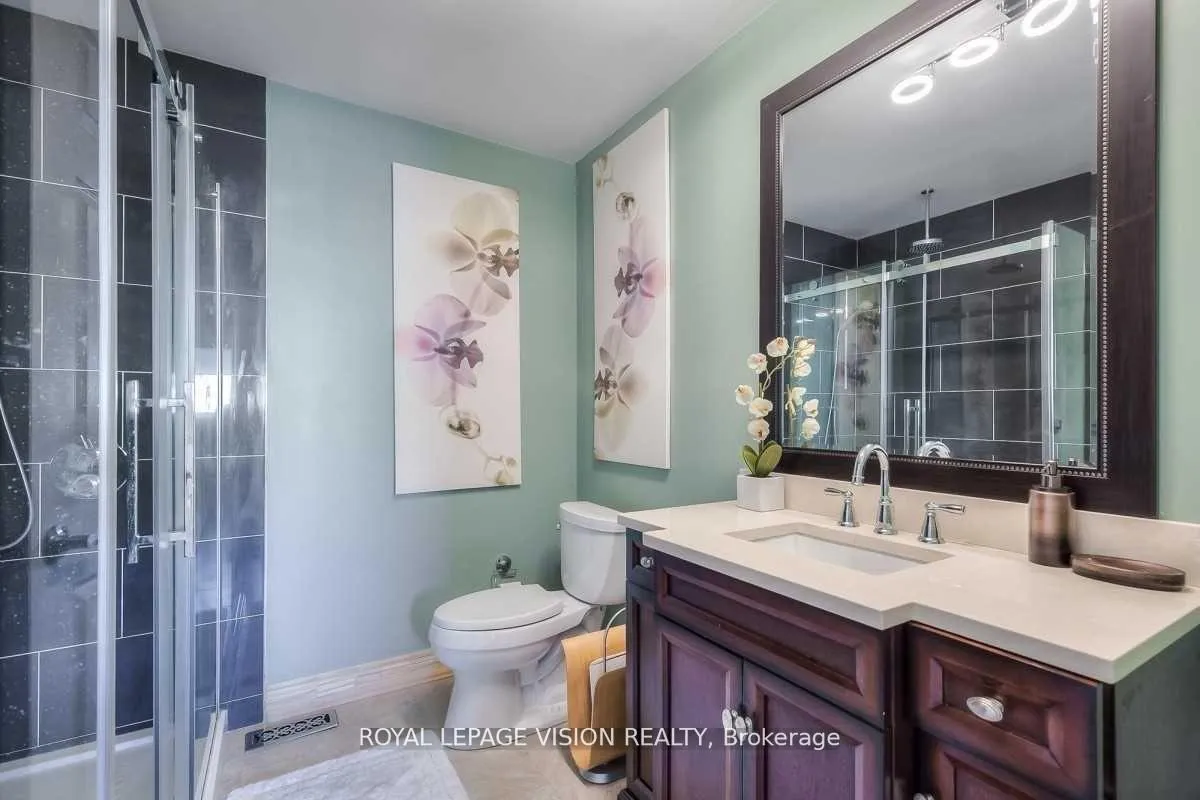 Photo 10 of 227 Stonebriar Drive, Vaughan, Maple — HOMEH