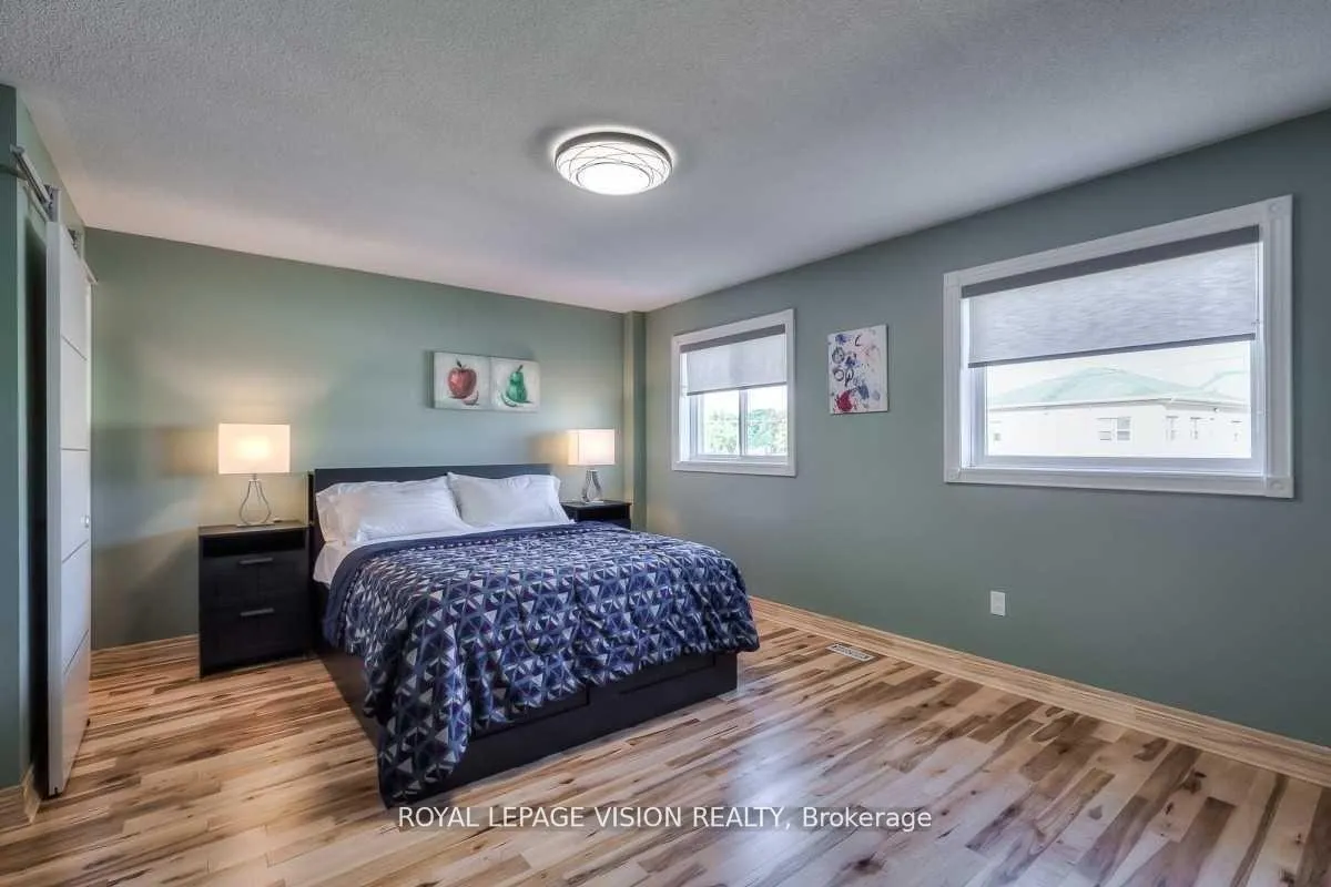 Photo 11 of 227 Stonebriar Drive, Vaughan, Maple — HOMEH