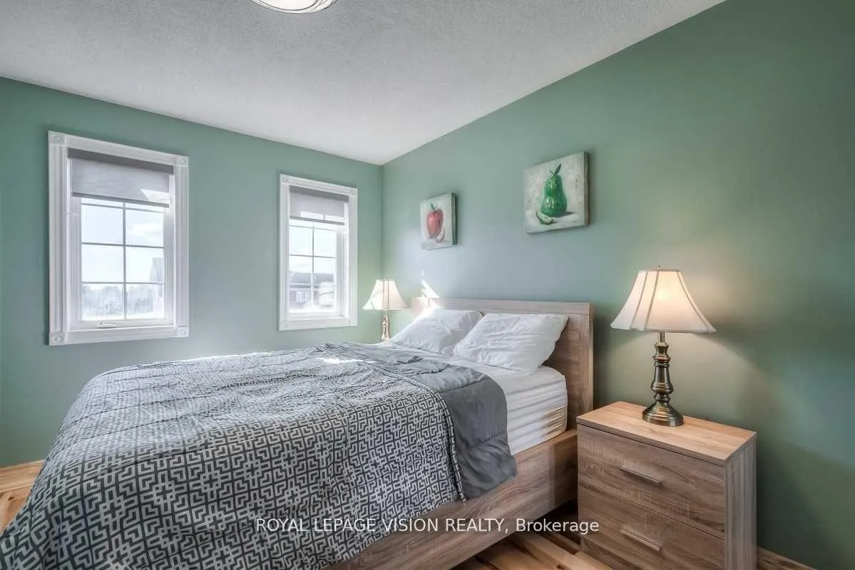 Photo 13 of 227 Stonebriar Drive, Vaughan, Maple — HOMEH