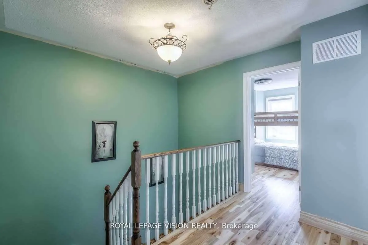 Photo 16 of 227 Stonebriar Drive, Vaughan, Maple — HOMEH