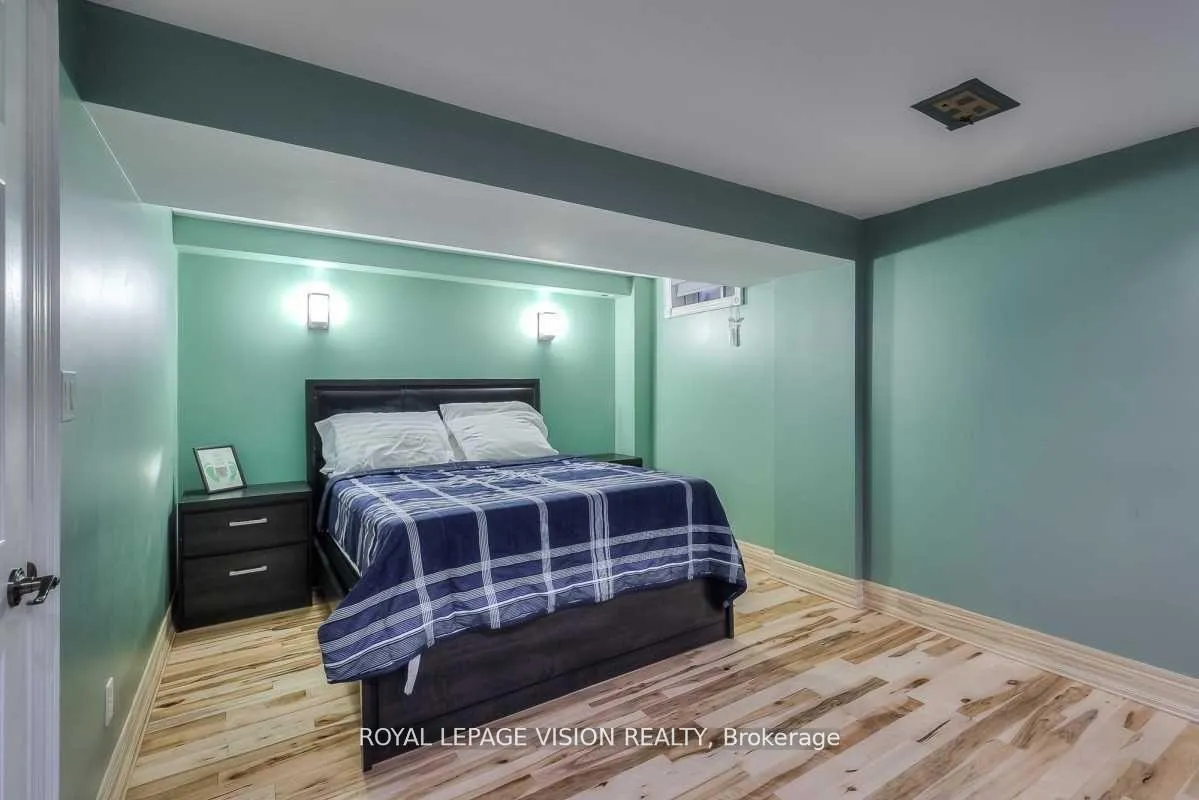 Photo 17 of 227 Stonebriar Drive, Vaughan, Maple — HOMEH