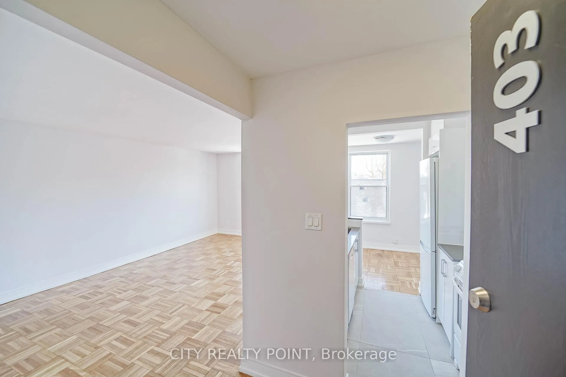 Photo 2 of Unit 403, 1545 Bathurst Street, Toronto, Forest Hill South — HOMEH