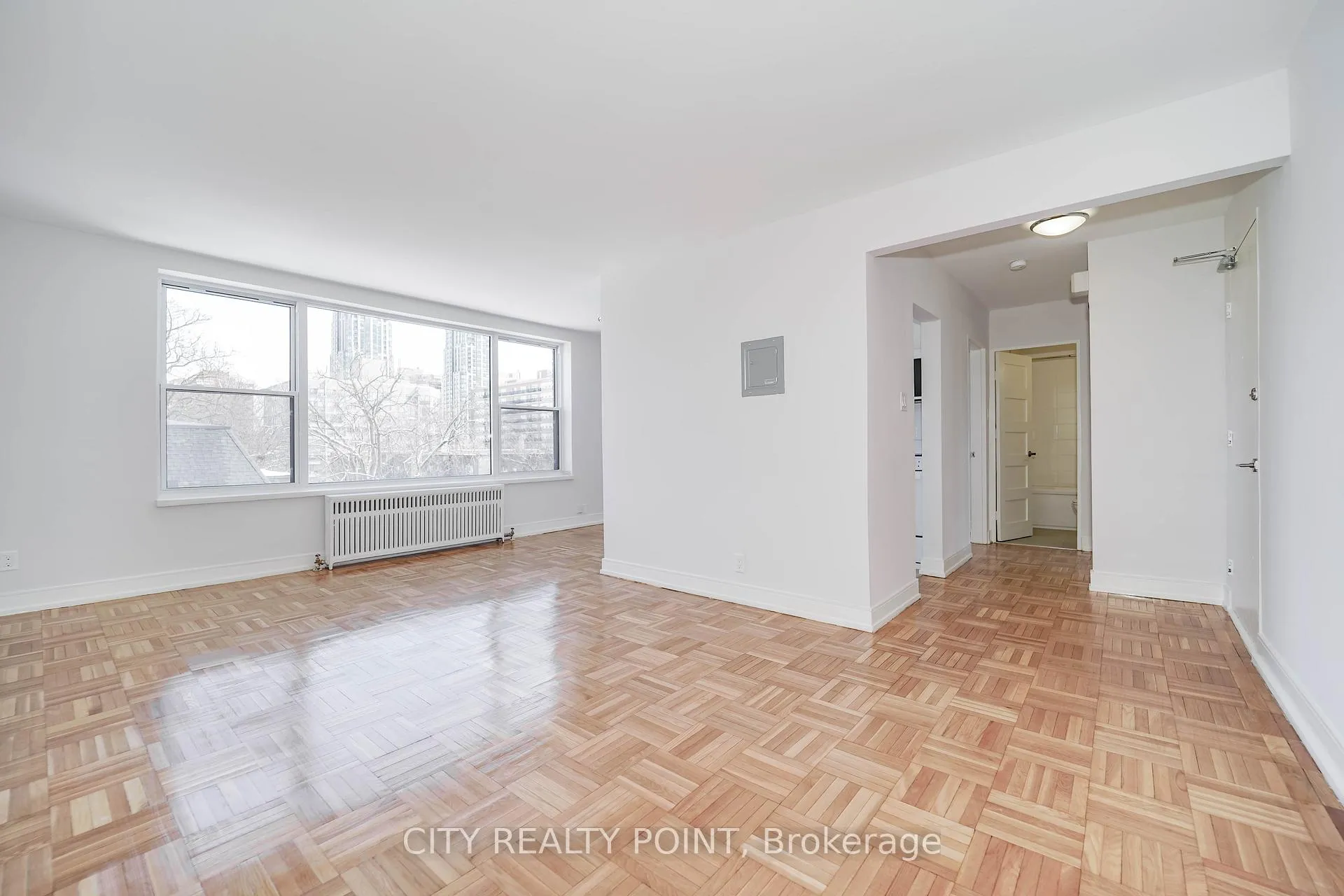 Photo 3 of Unit 403, 1545 Bathurst Street, Toronto, Forest Hill South — HOMEH