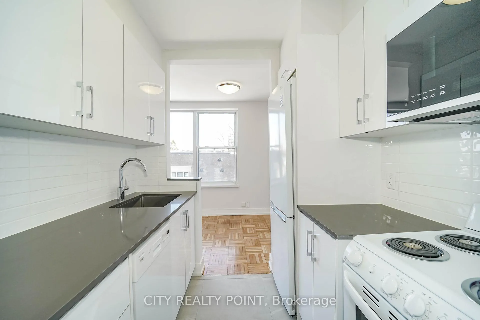 Photo 4 of Unit 403, 1545 Bathurst Street, Toronto, Forest Hill South — HOMEH