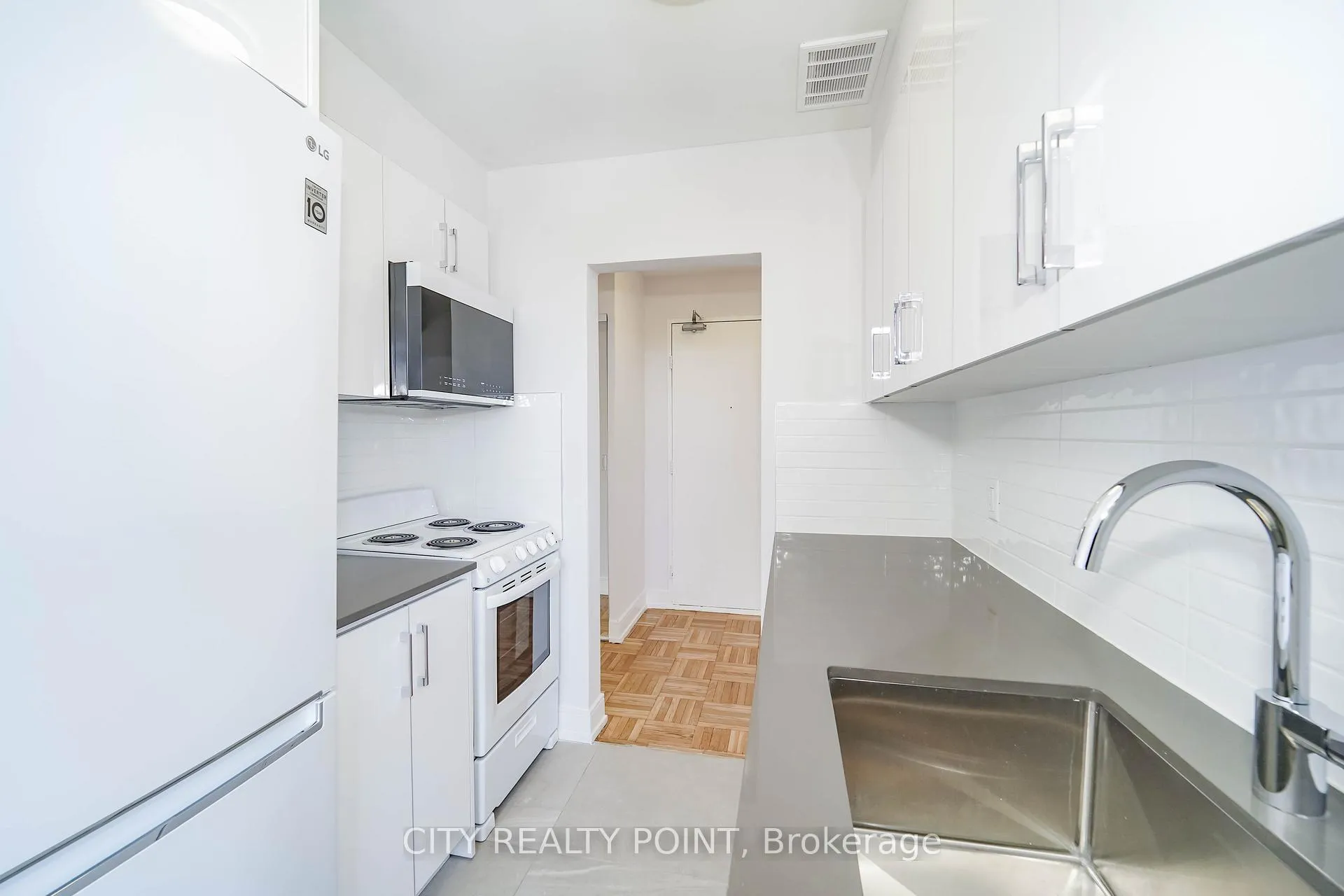 Photo 6 of Unit 403, 1545 Bathurst Street, Toronto, Forest Hill South — HOMEH