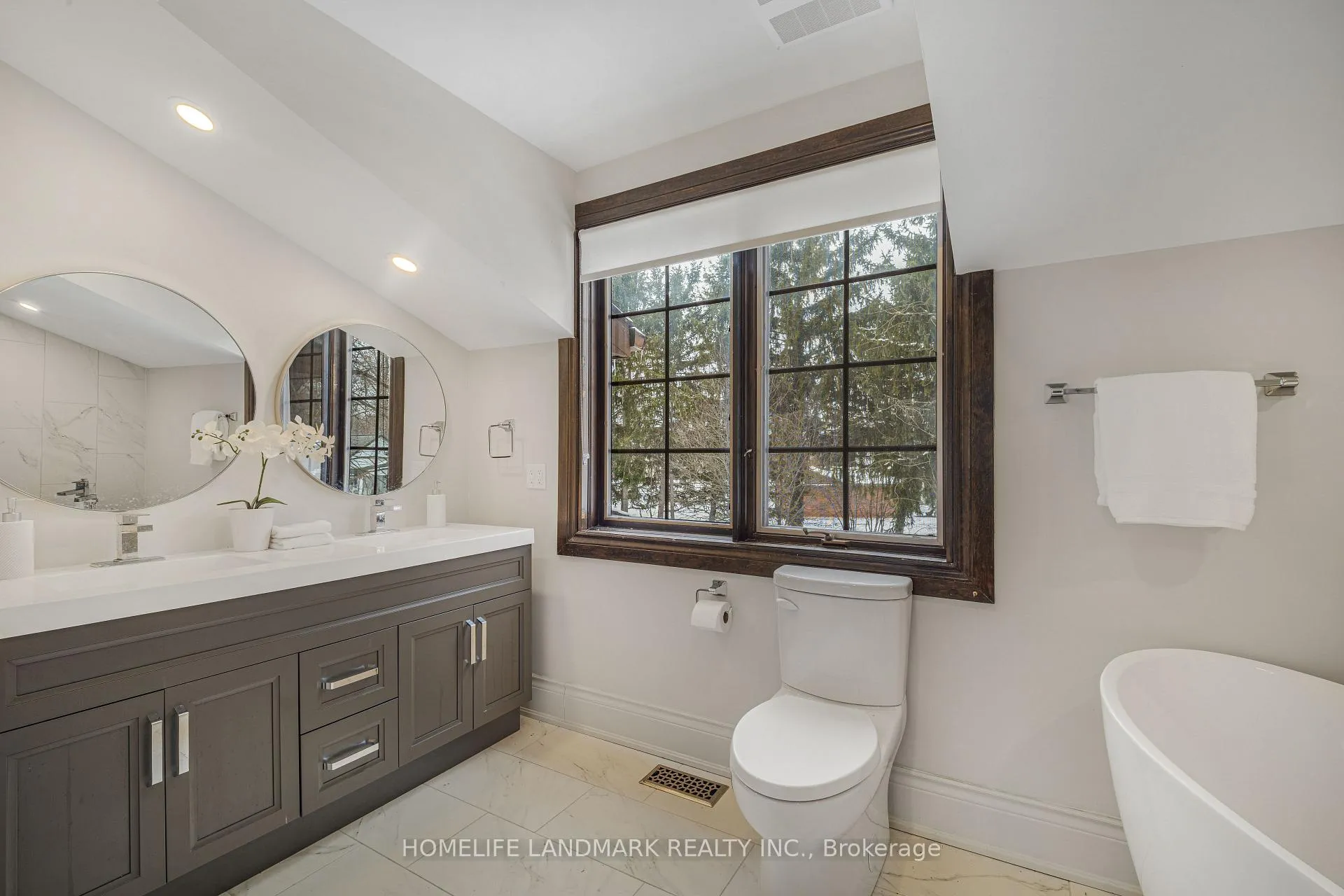Photo 26 of 10505 Niagara River Parkway, Niagara Falls, Lyons Creek — HOMEH