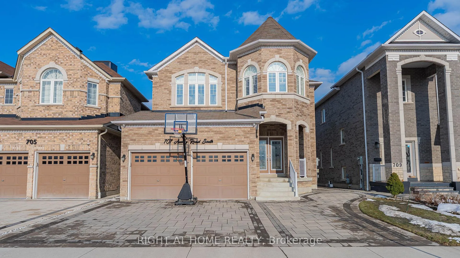 Front of 707 Audley Road S