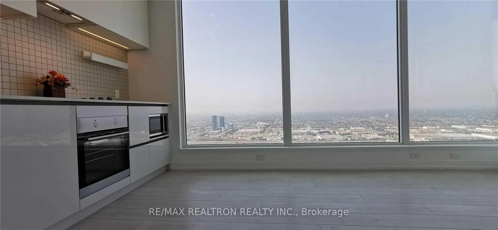 Photo 5 of Unit 5010, 898 Portage Parkway, Vaughan, Vaughan Corporate Centre — HOMEH
