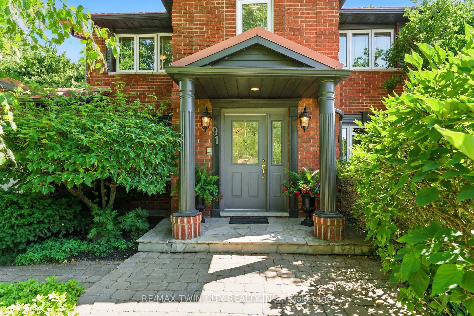 Photo 1 of 91 Abbey Close, Hamilton, Ancaster — HOMEH