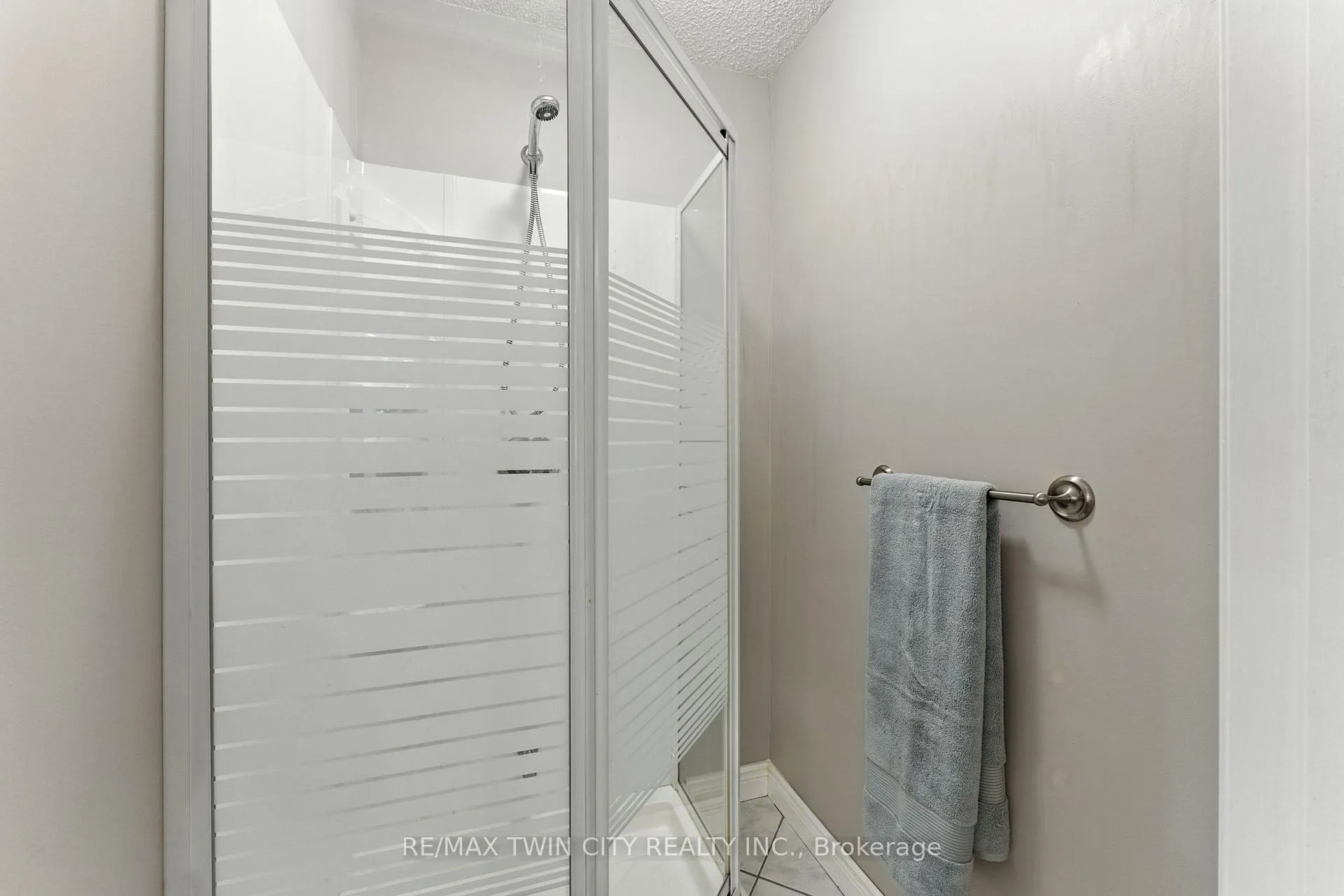 Photo 26 of 91 Abbey Close, Hamilton, Ancaster — HOMEH