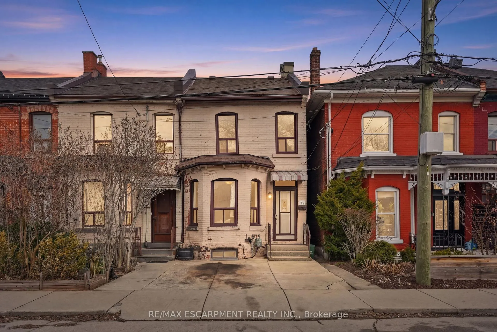 Front of 79 Murray Street E