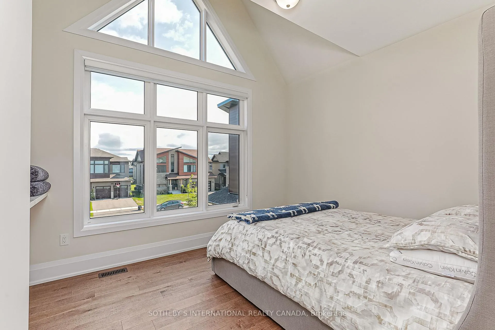 Photo 20 of 103 Stoneleigh Drive, Blue Mountains — HOMEH