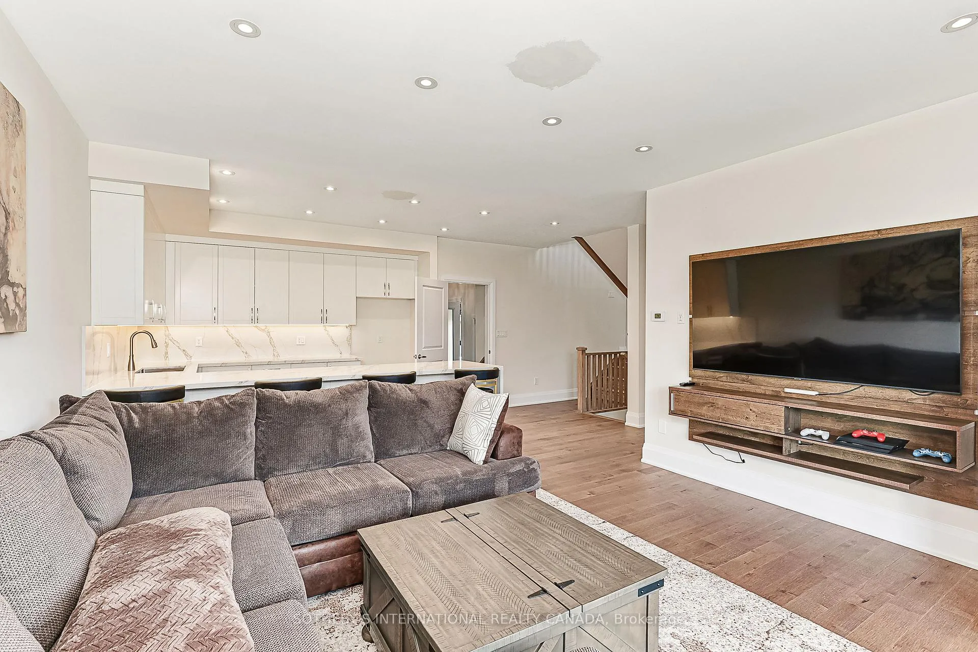 Photo 37 of 103 Stoneleigh Drive, Blue Mountains — HOMEH