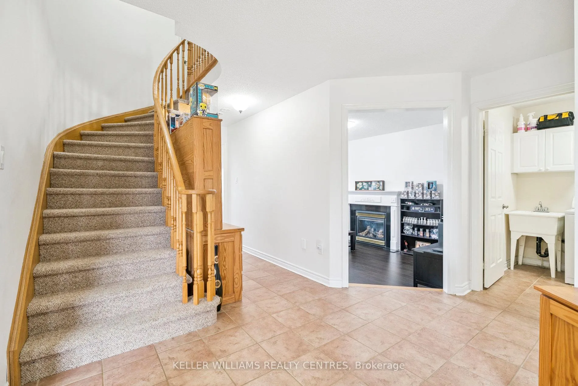 Photo 4 of 78 Stephanie Lane, Barrie, Painswick South — HOMEH