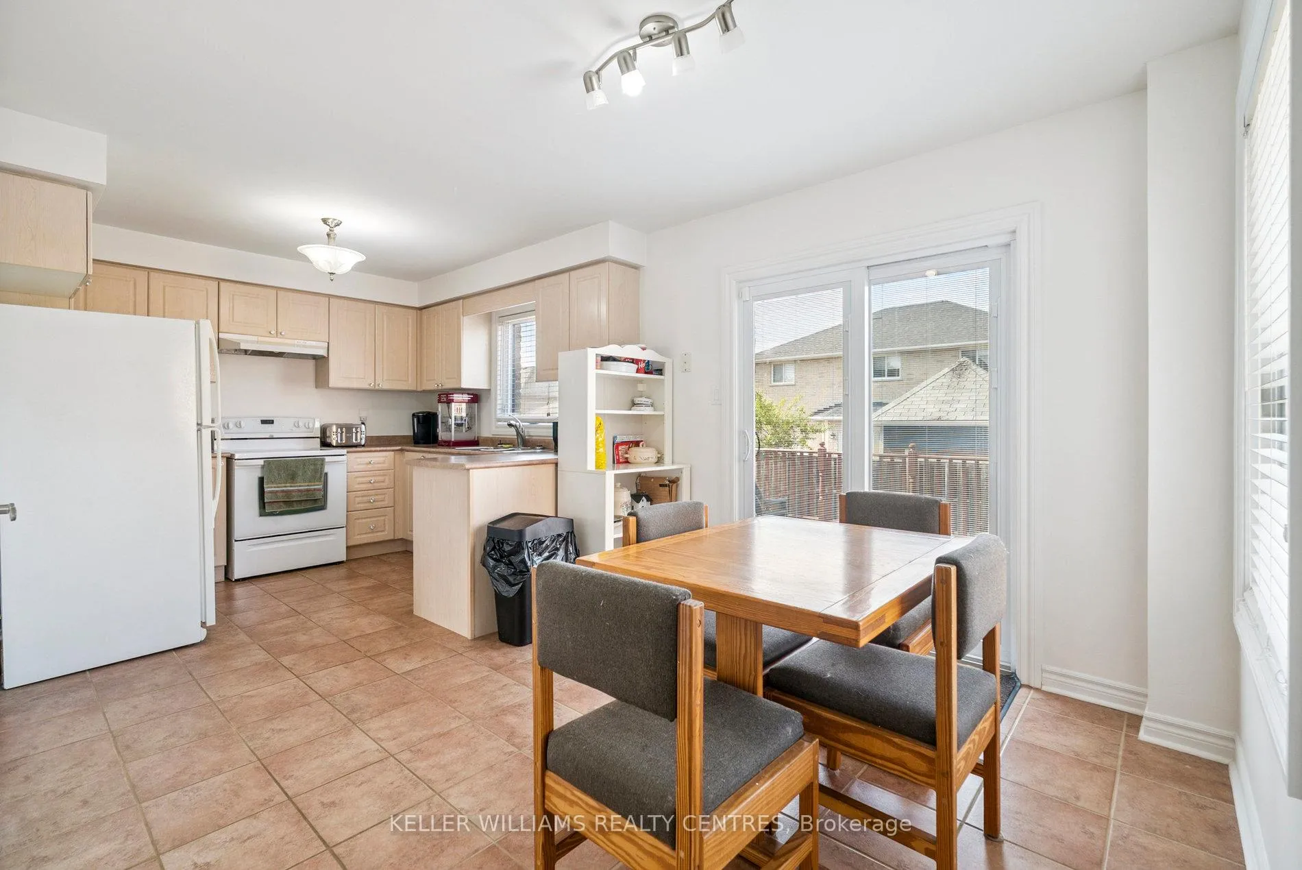 Photo 10 of 78 Stephanie Lane, Barrie, Painswick South — HOMEH