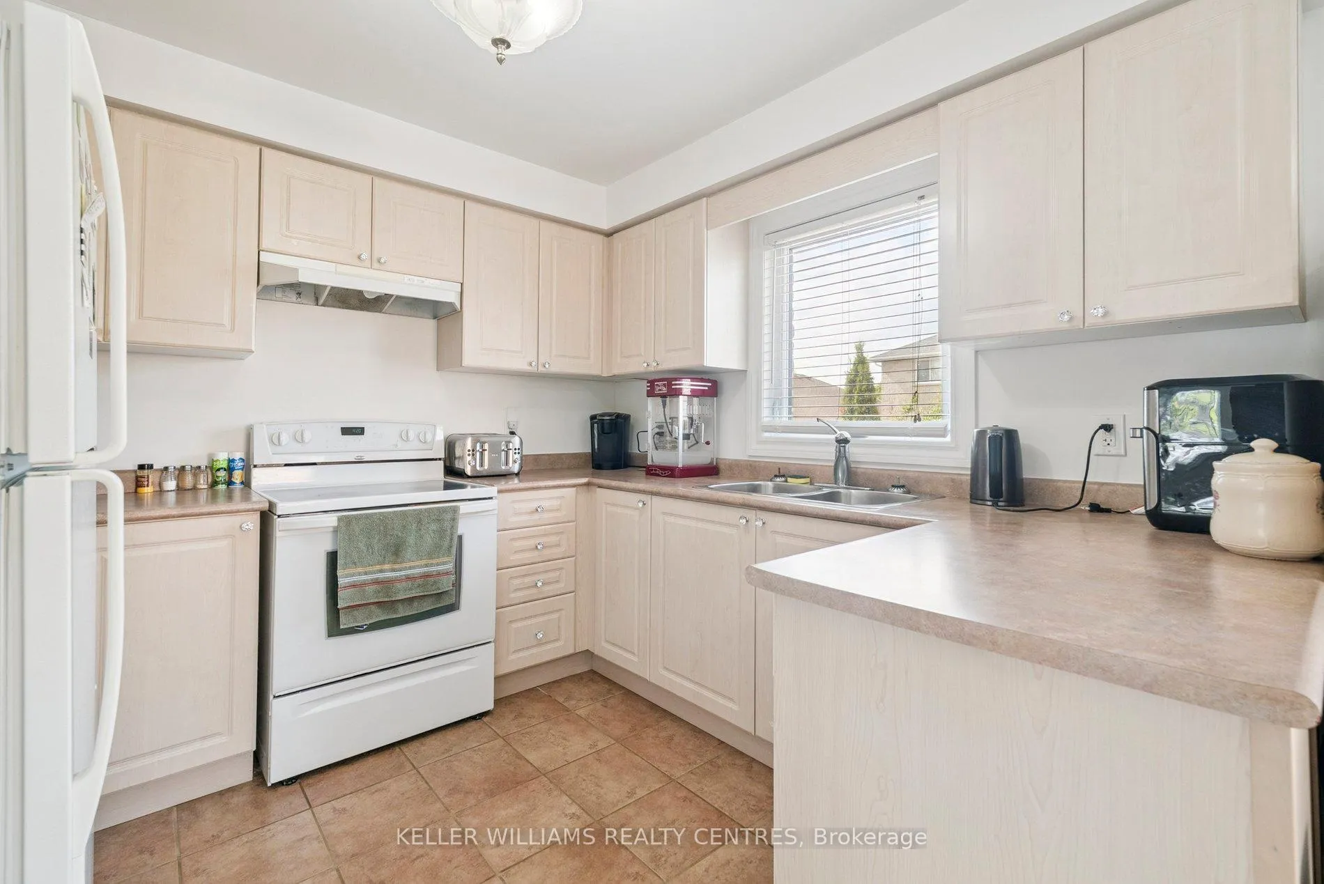 Photo 12 of 78 Stephanie Lane, Barrie, Painswick South — HOMEH