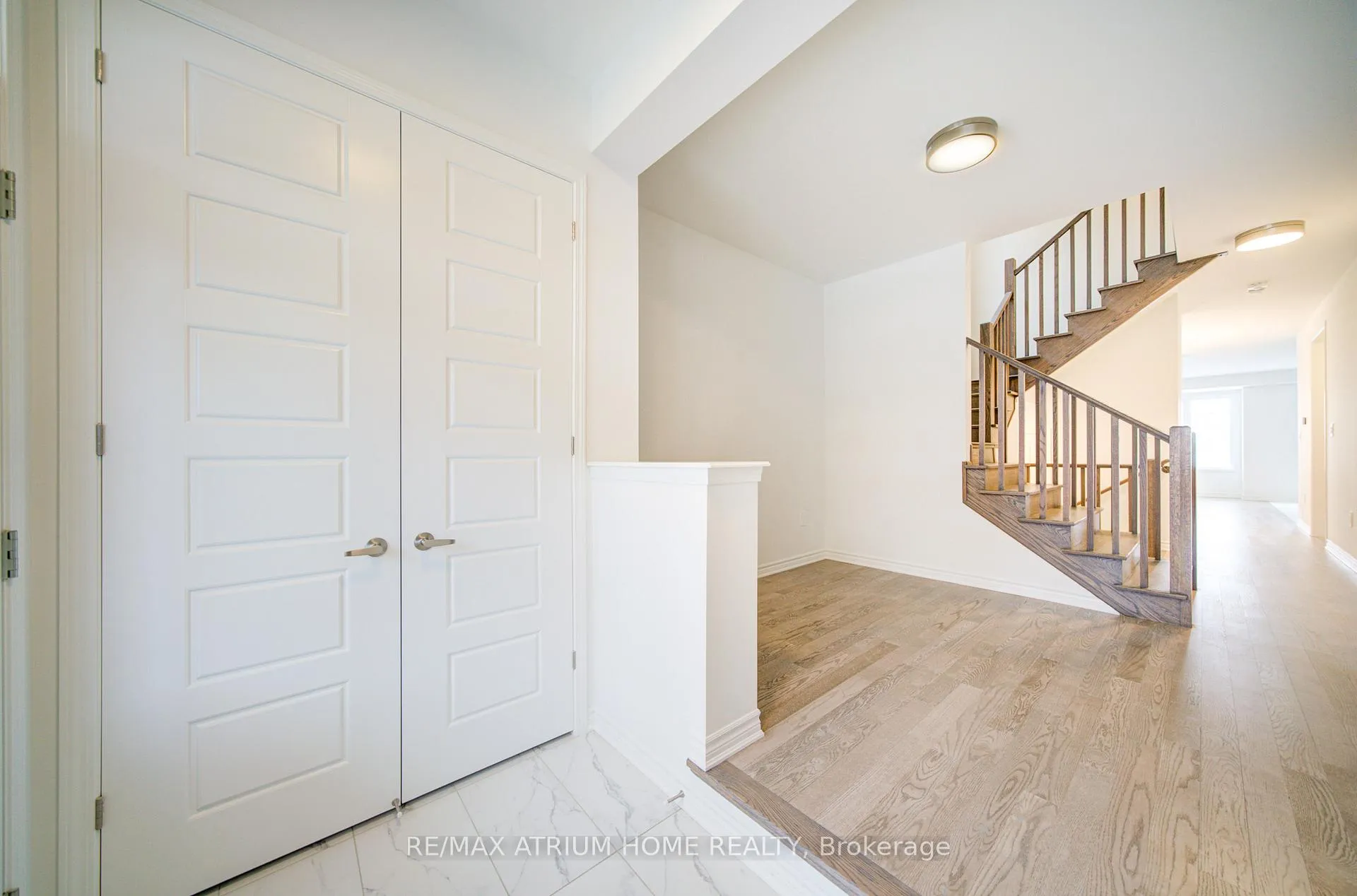 Photo 4 of 125 Leslie Richard Avenue, Markham, Rural Markham — HOMEH