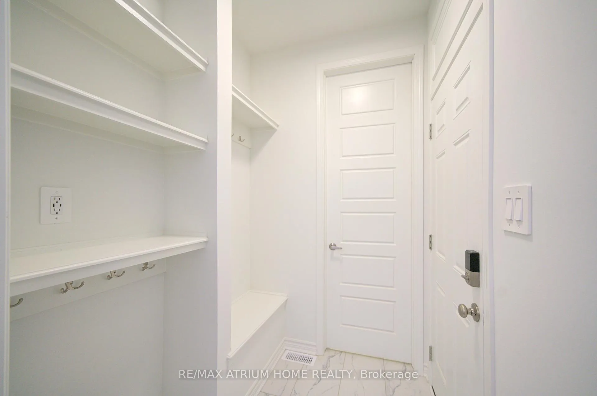 Photo 8 of 125 Leslie Richard Avenue, Markham, Rural Markham — HOMEH