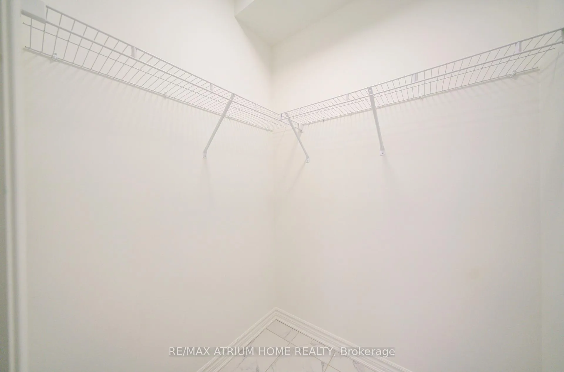 Photo 9 of 125 Leslie Richard Avenue, Markham, Rural Markham — HOMEH