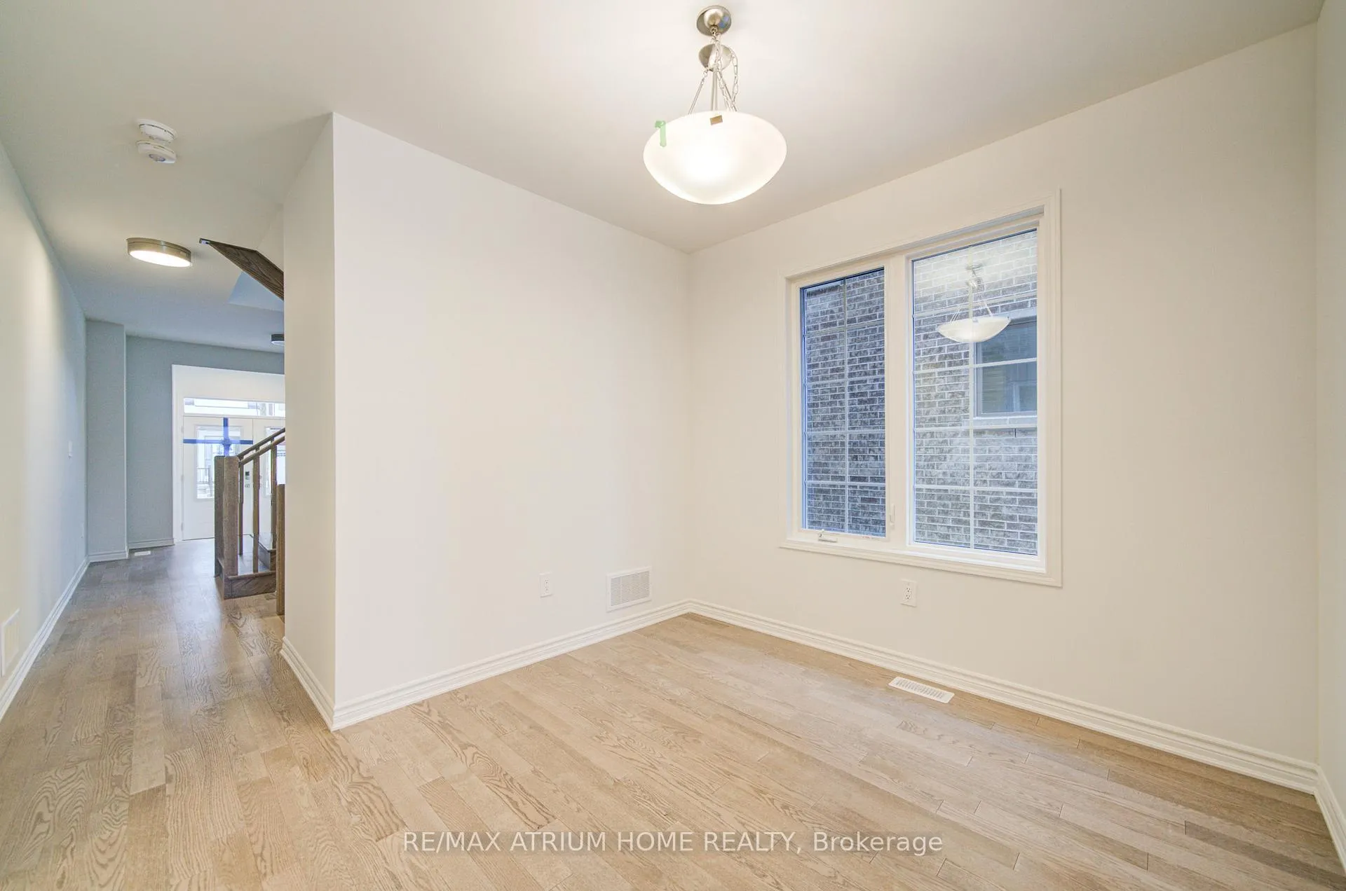 Photo 10 of 125 Leslie Richard Avenue, Markham, Rural Markham — HOMEH