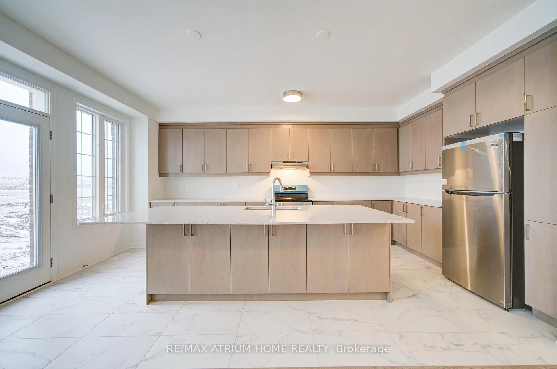 Photo 12 of 125 Leslie Richard Avenue, Markham, Rural Markham — HOMEH