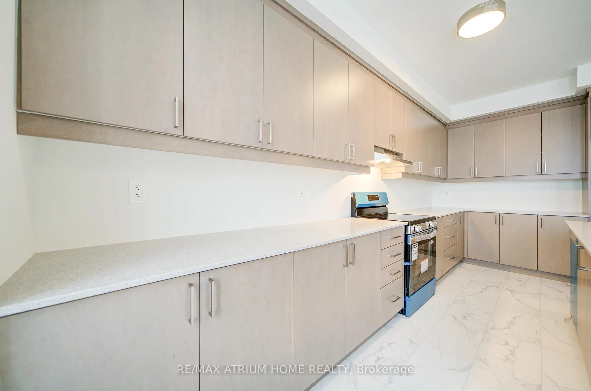 Photo 14 of 125 Leslie Richard Avenue, Markham, Rural Markham — HOMEH