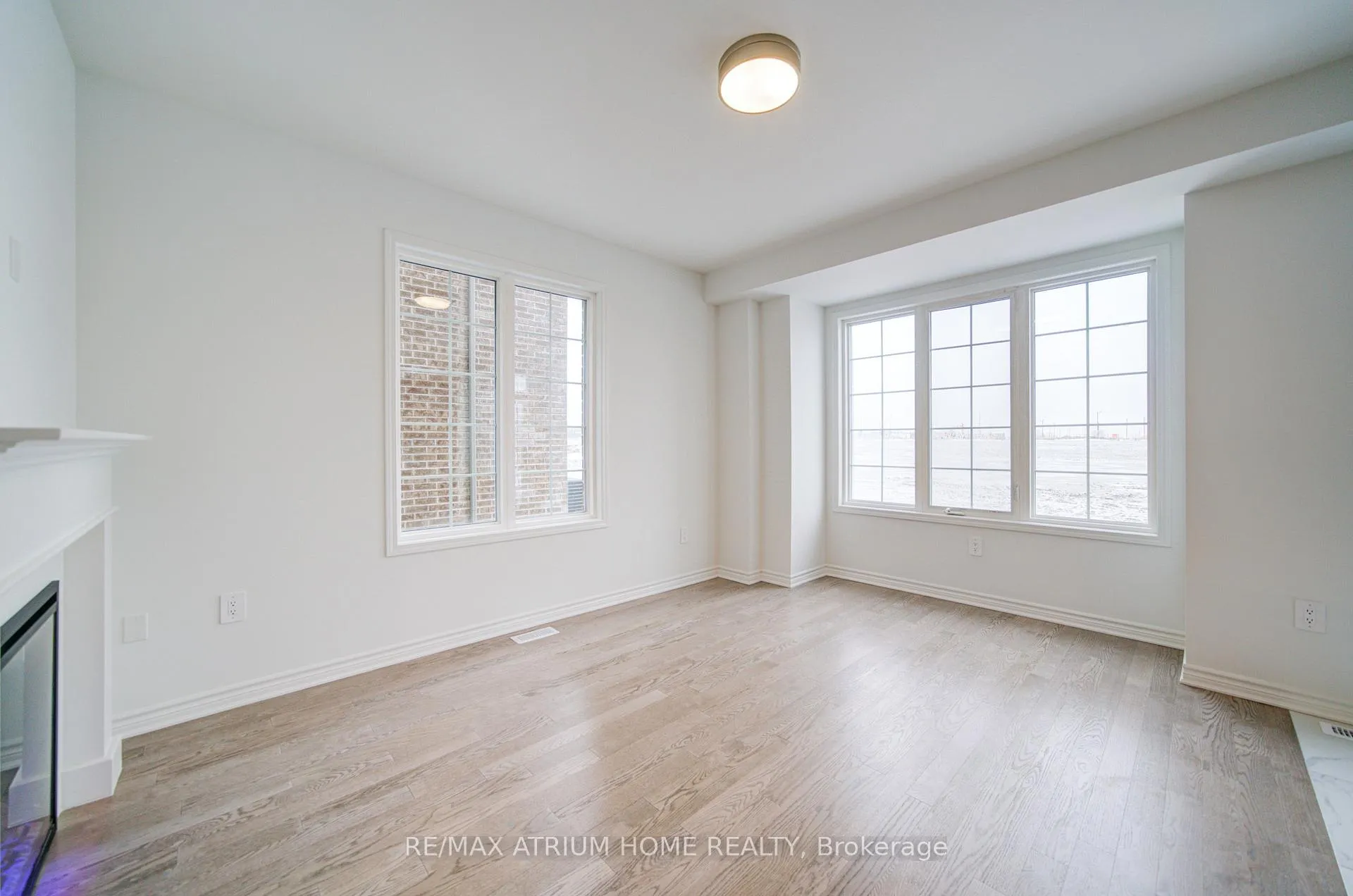 Photo 16 of 125 Leslie Richard Avenue, Markham, Rural Markham — HOMEH