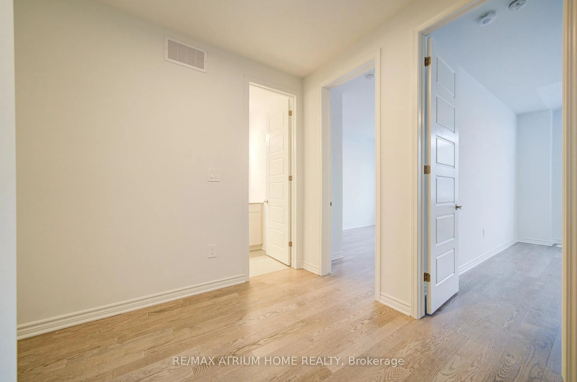 Photo 21 of 125 Leslie Richard Avenue, Markham, Rural Markham — HOMEH