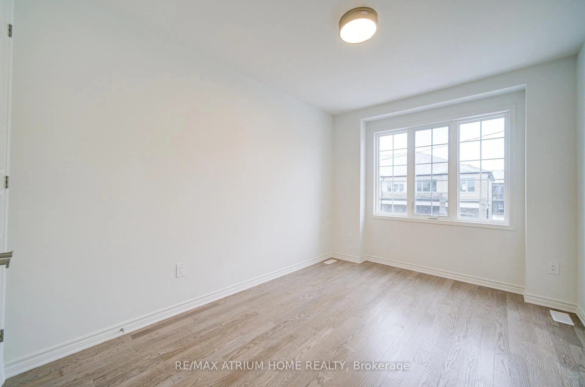Photo 23 of 125 Leslie Richard Avenue, Markham, Rural Markham — HOMEH
