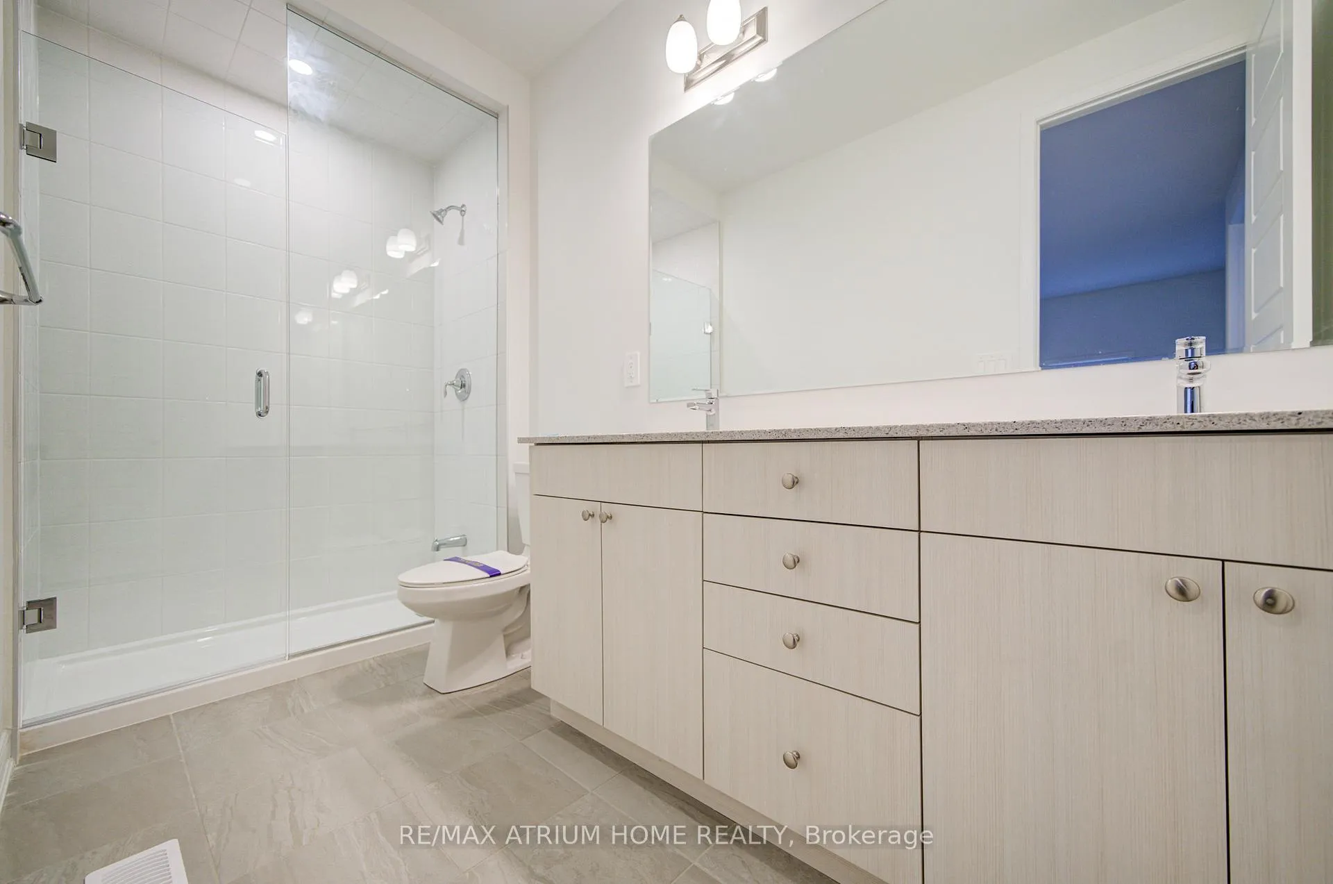 Photo 24 of 125 Leslie Richard Avenue, Markham, Rural Markham — HOMEH