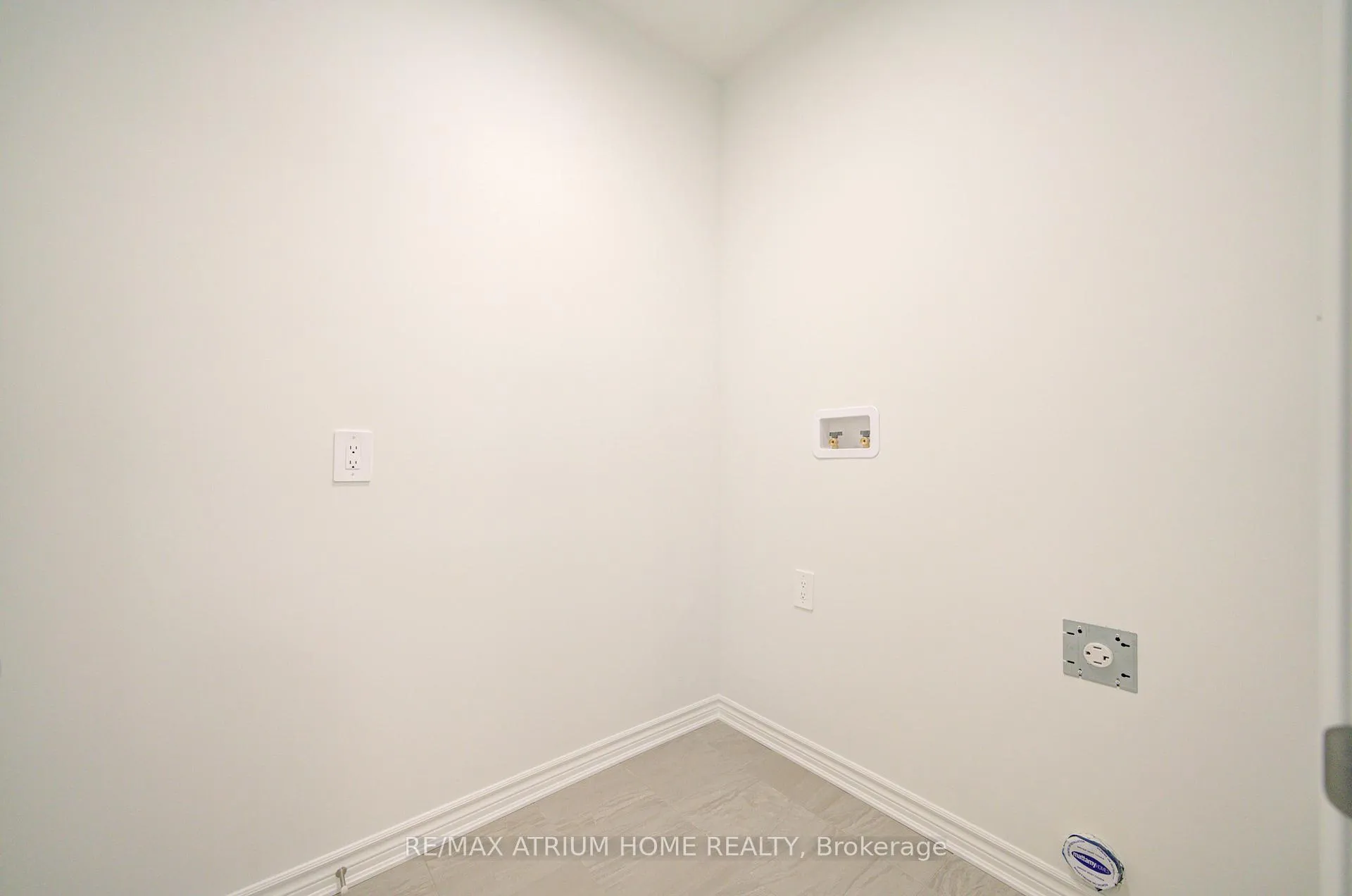 Photo 25 of 125 Leslie Richard Avenue, Markham, Rural Markham — HOMEH