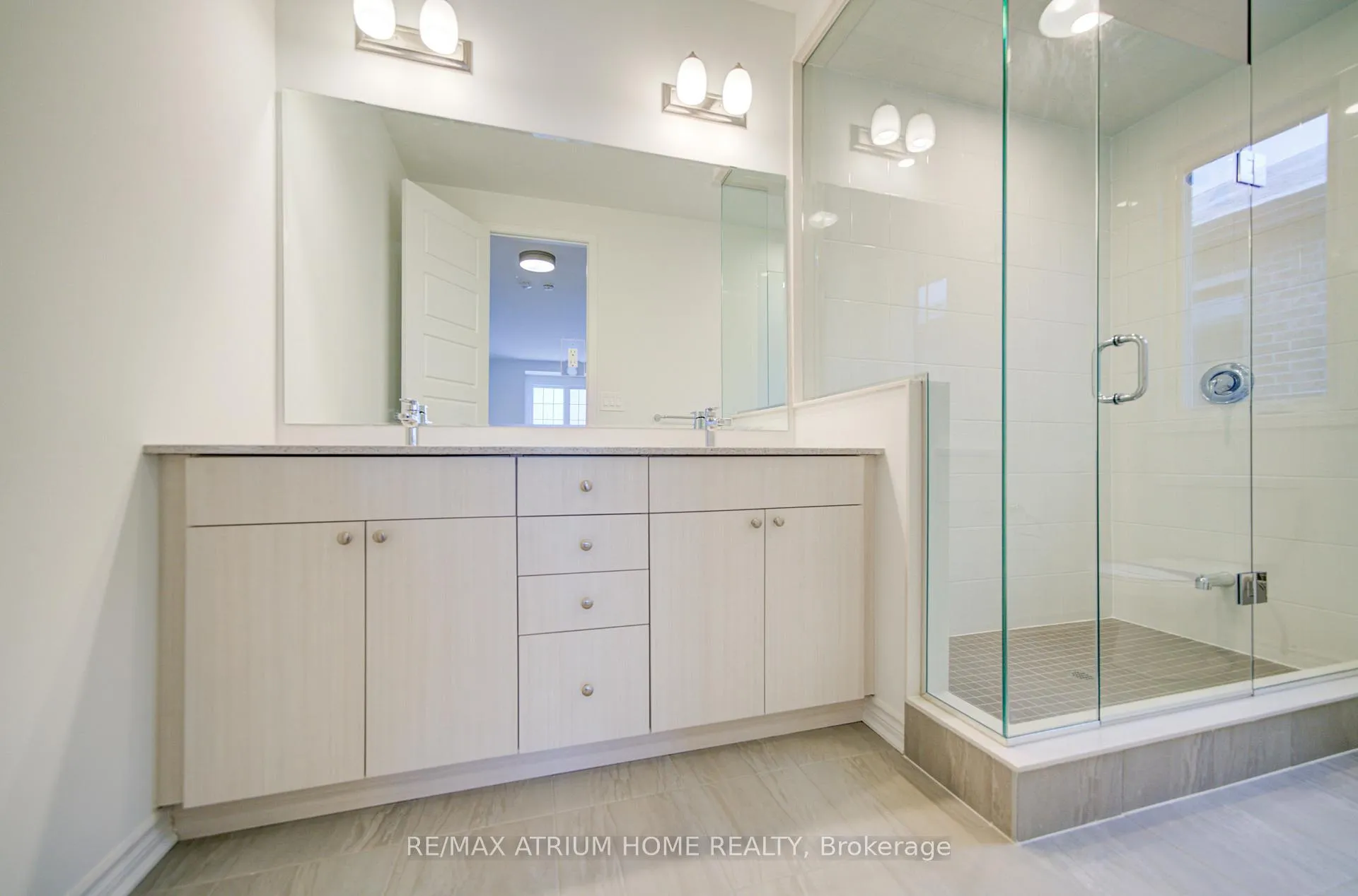 Photo 32 of 125 Leslie Richard Avenue, Markham, Rural Markham — HOMEH