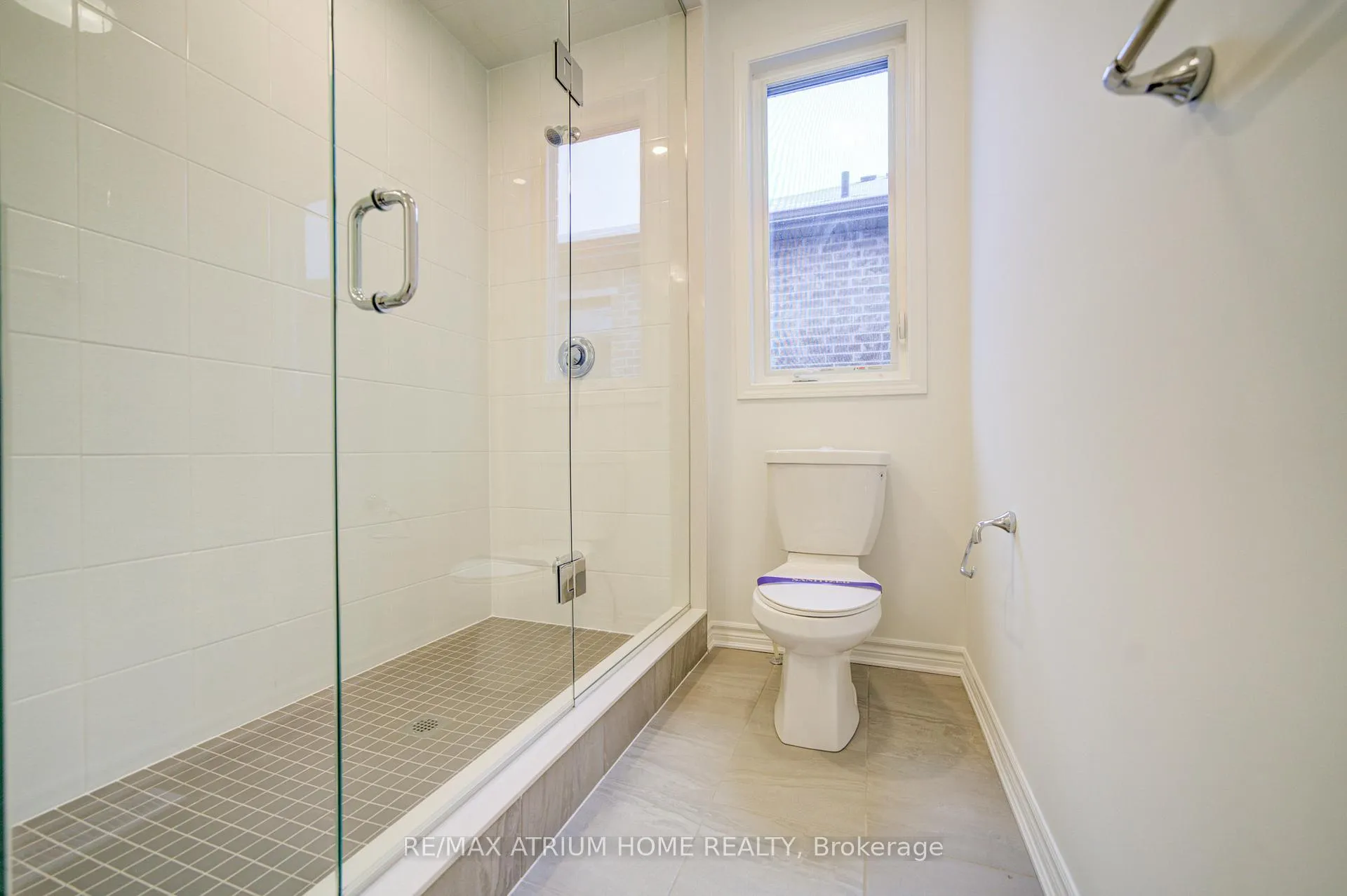 Photo 33 of 125 Leslie Richard Avenue, Markham, Rural Markham — HOMEH
