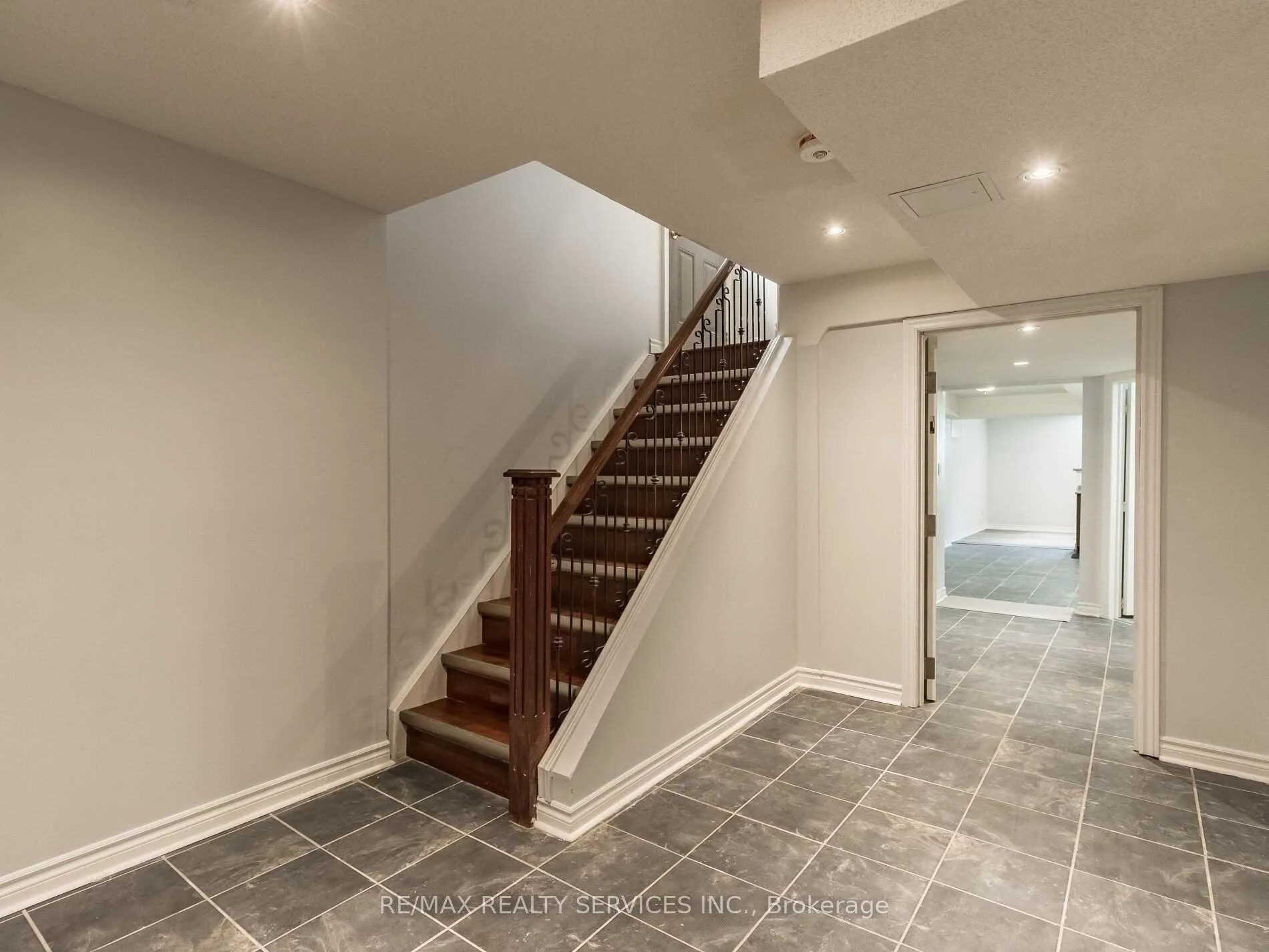 Photo 3 of Unit Basement unit, 119 Fandango Drive, Brampton, Credit Valley — HOMEH