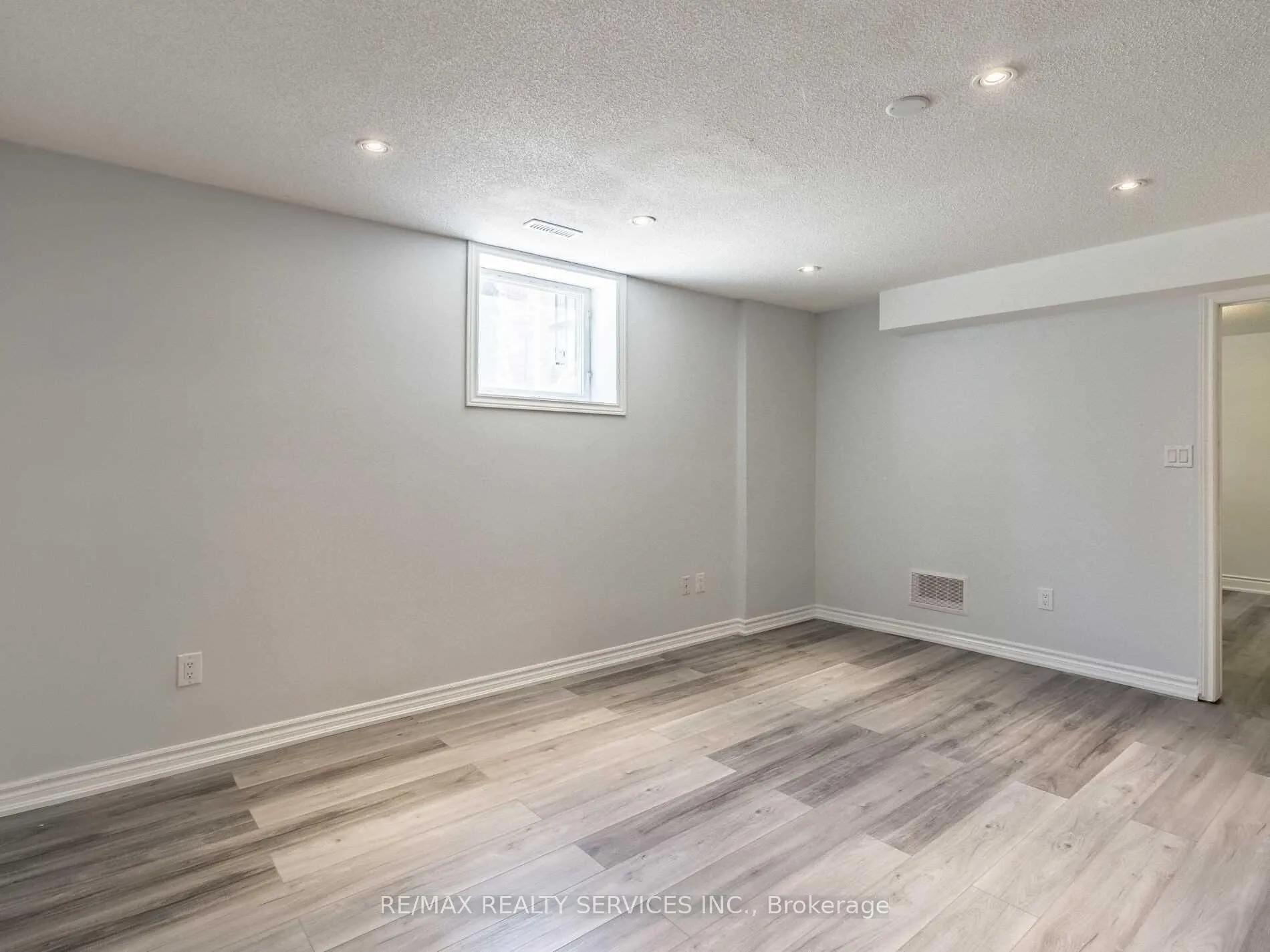 Photo 5 of Unit Basement unit, 119 Fandango Drive, Brampton, Credit Valley — HOMEH