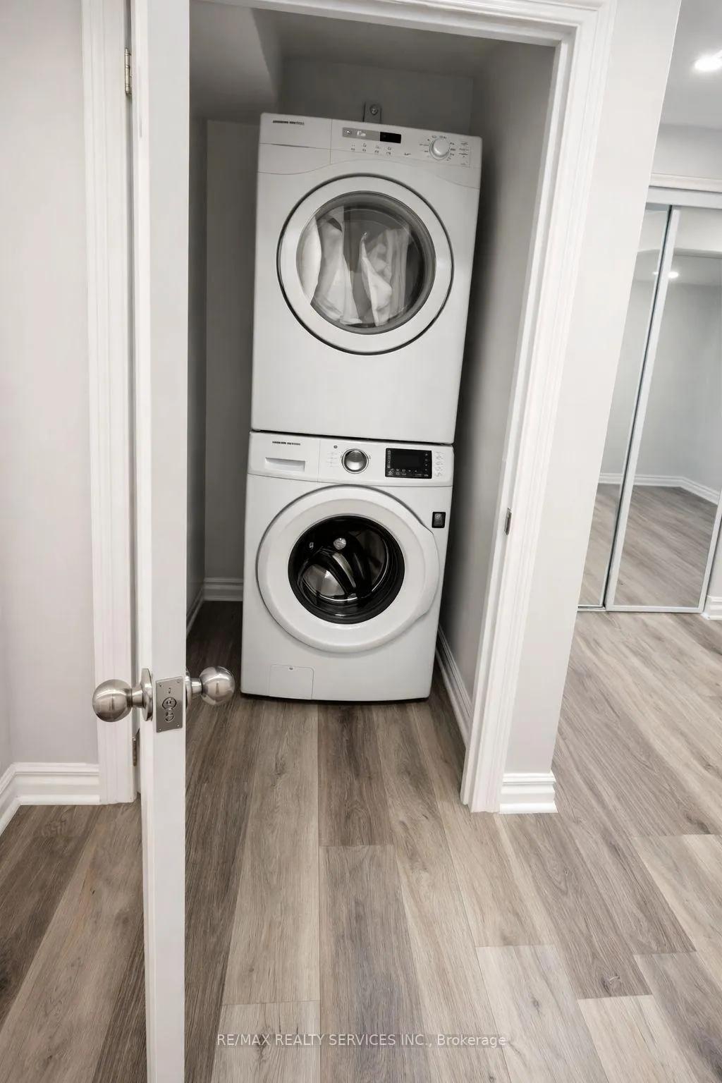 Photo 8 of Unit Basement unit, 119 Fandango Drive, Brampton, Credit Valley — HOMEH