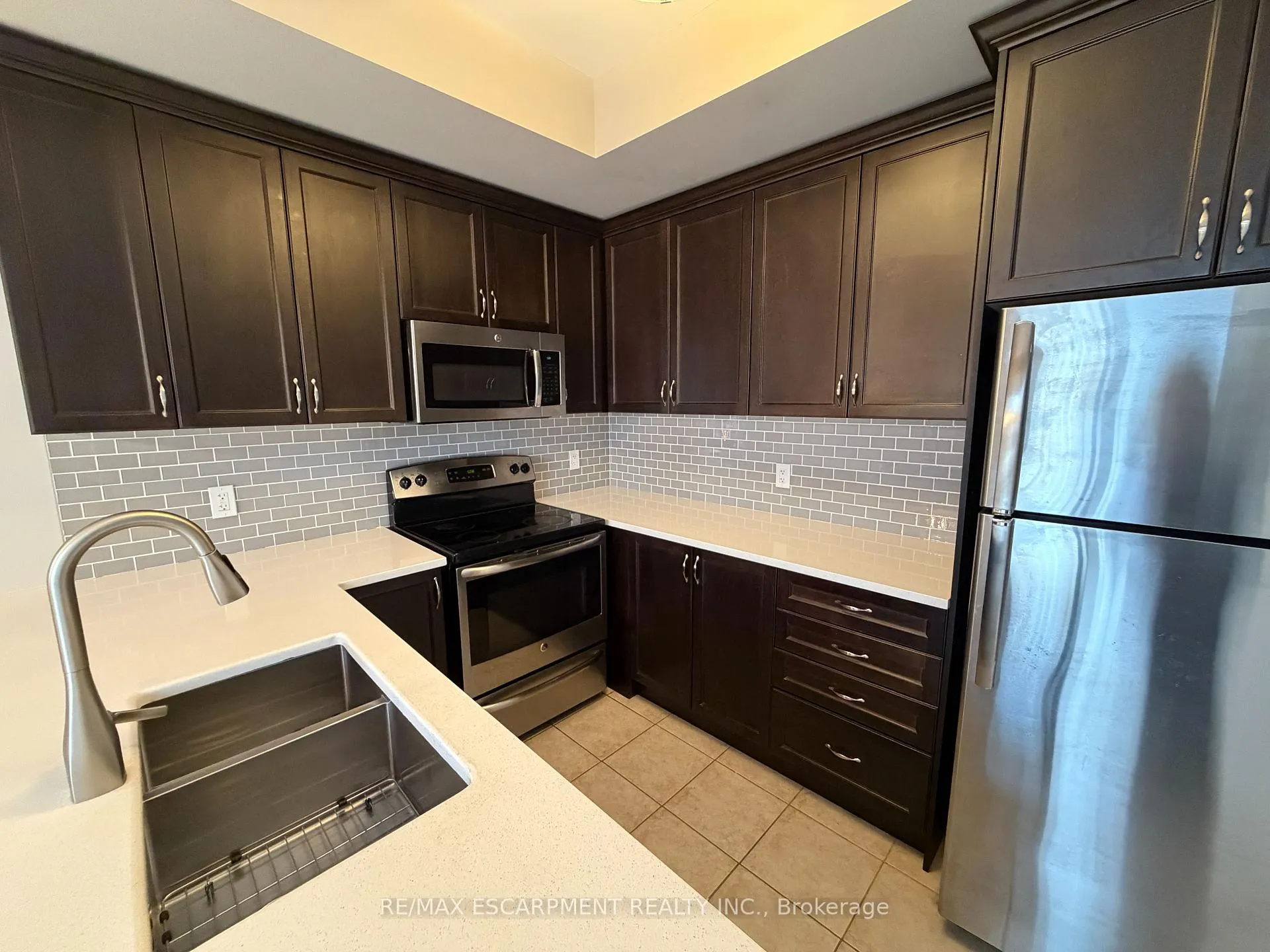 Photo 3 of 4165 Palermo Common, Burlington, Shoreacres — HOMEH